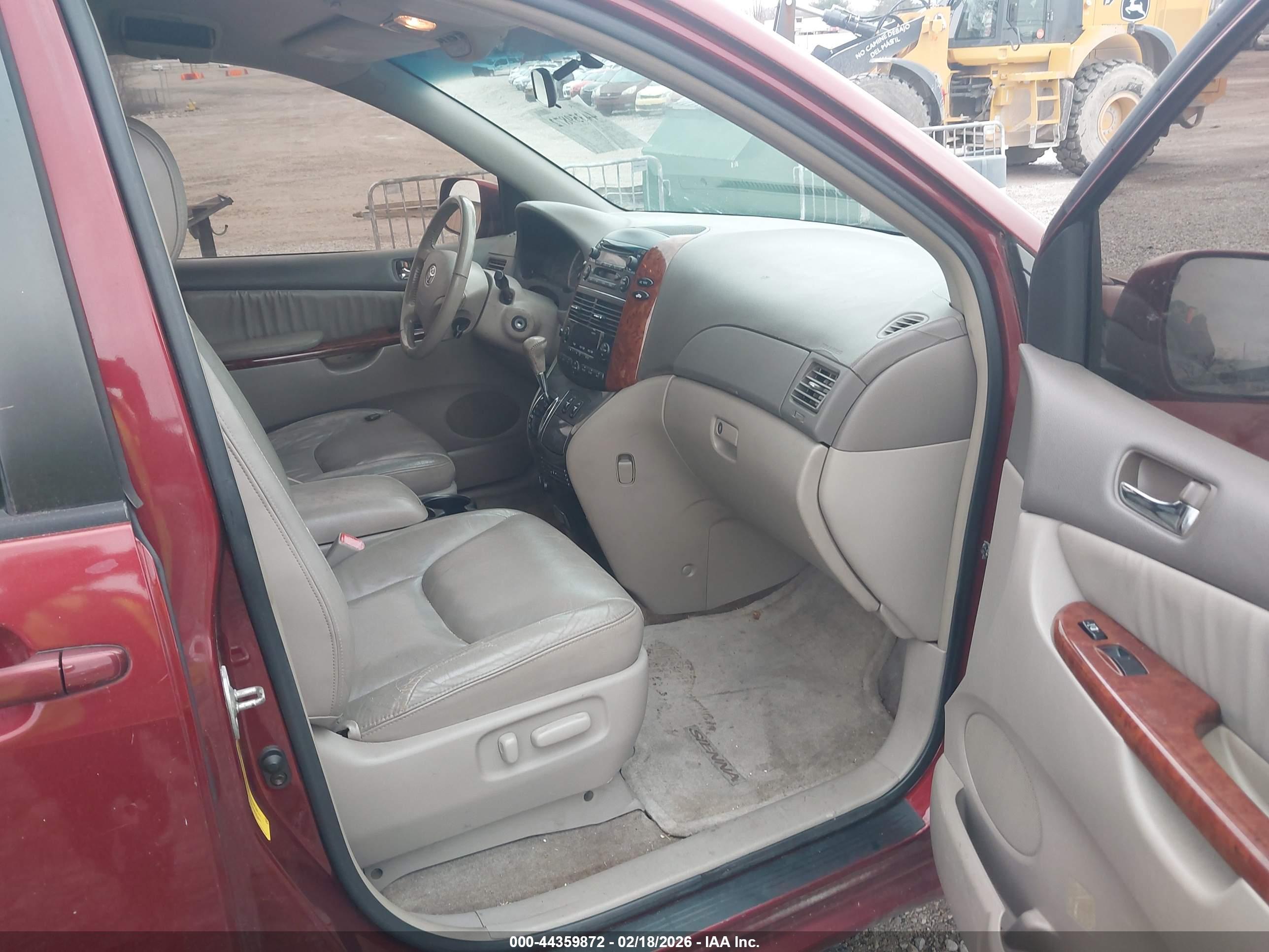 TOYOTA SIENNA image 5