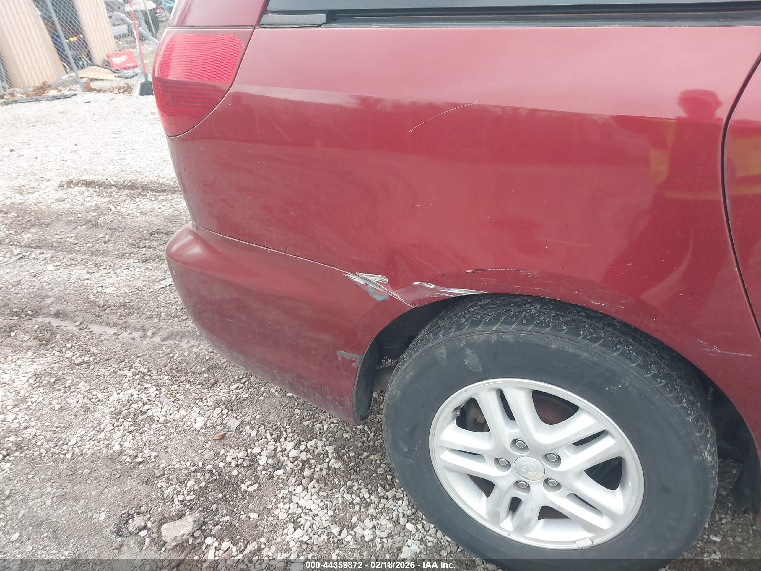 TOYOTA SIENNA image 6
