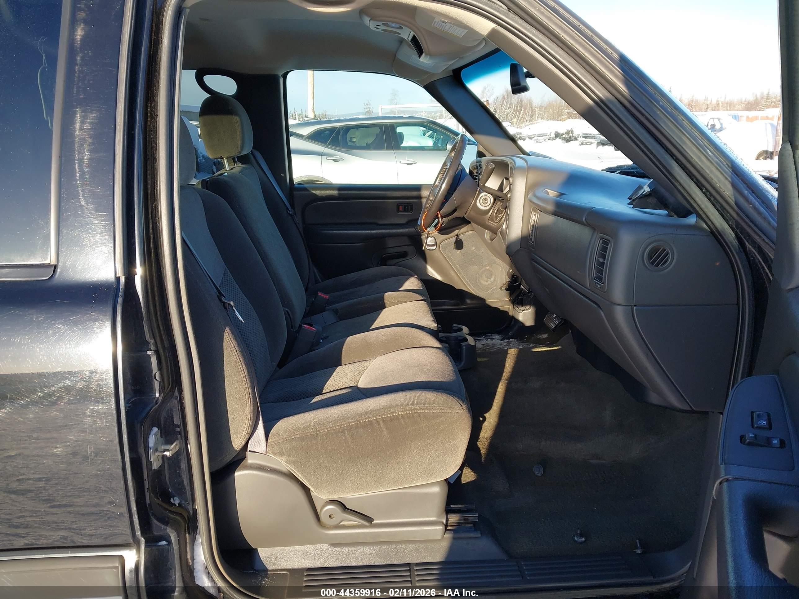 CHEVROLET SILVERADO image 5