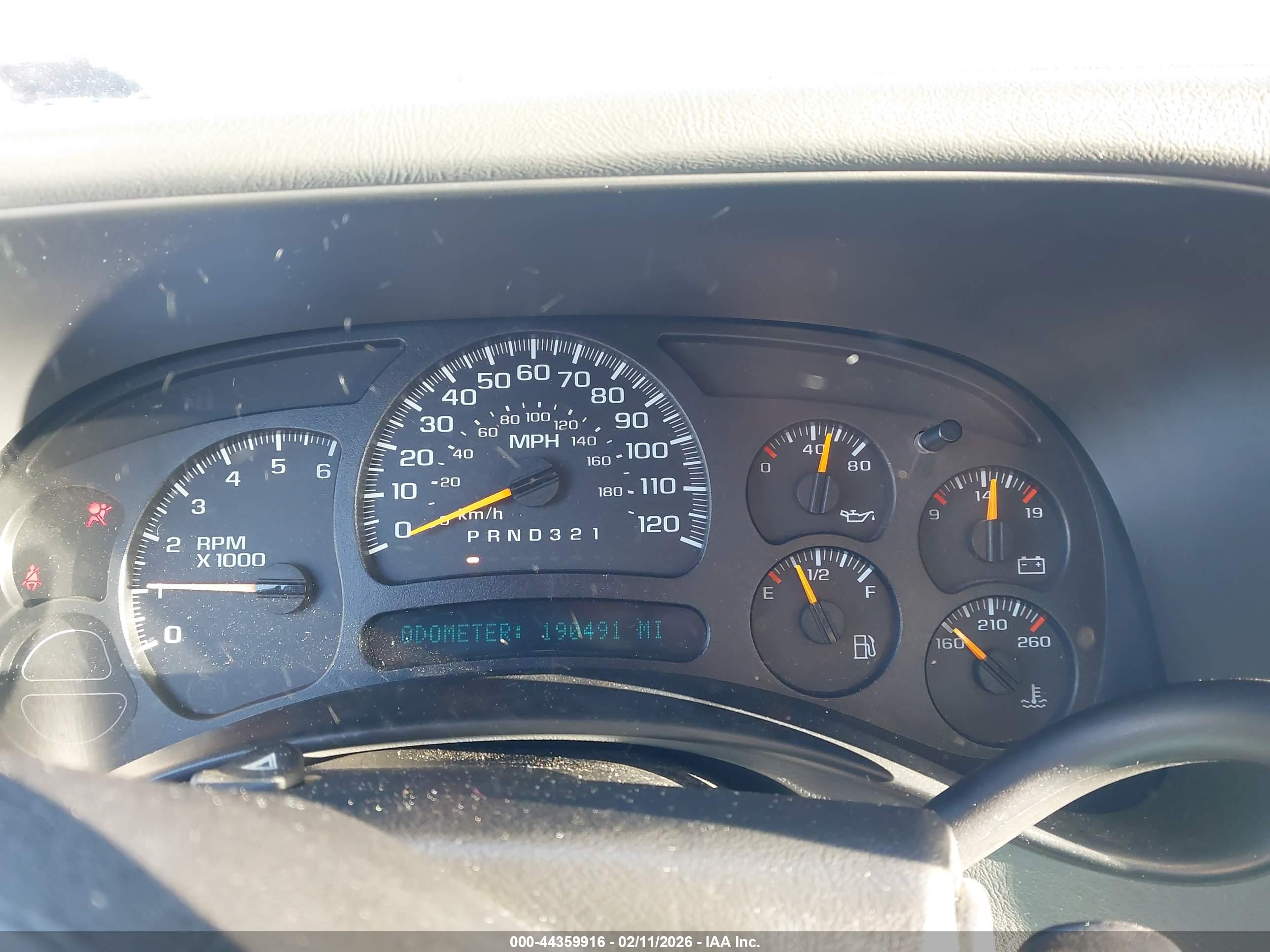 CHEVROLET SILVERADO image 7