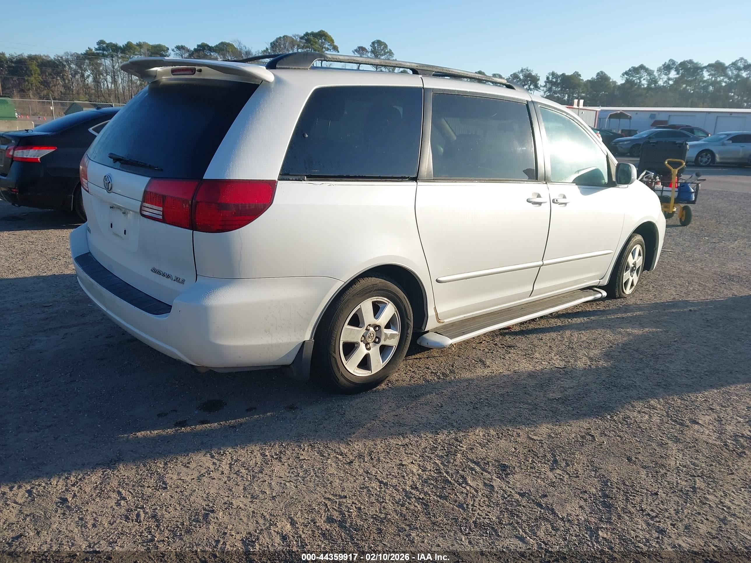 TOYOTA SIENNA image 4