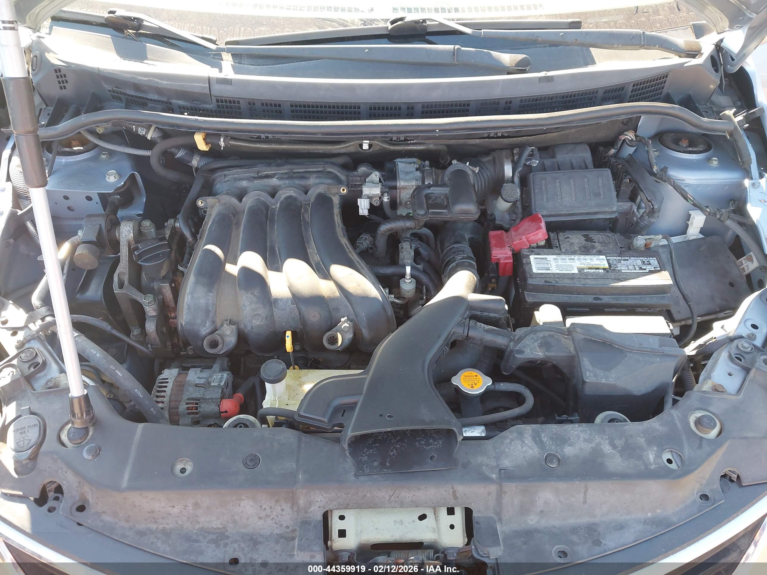 NISSAN VERSA image 10