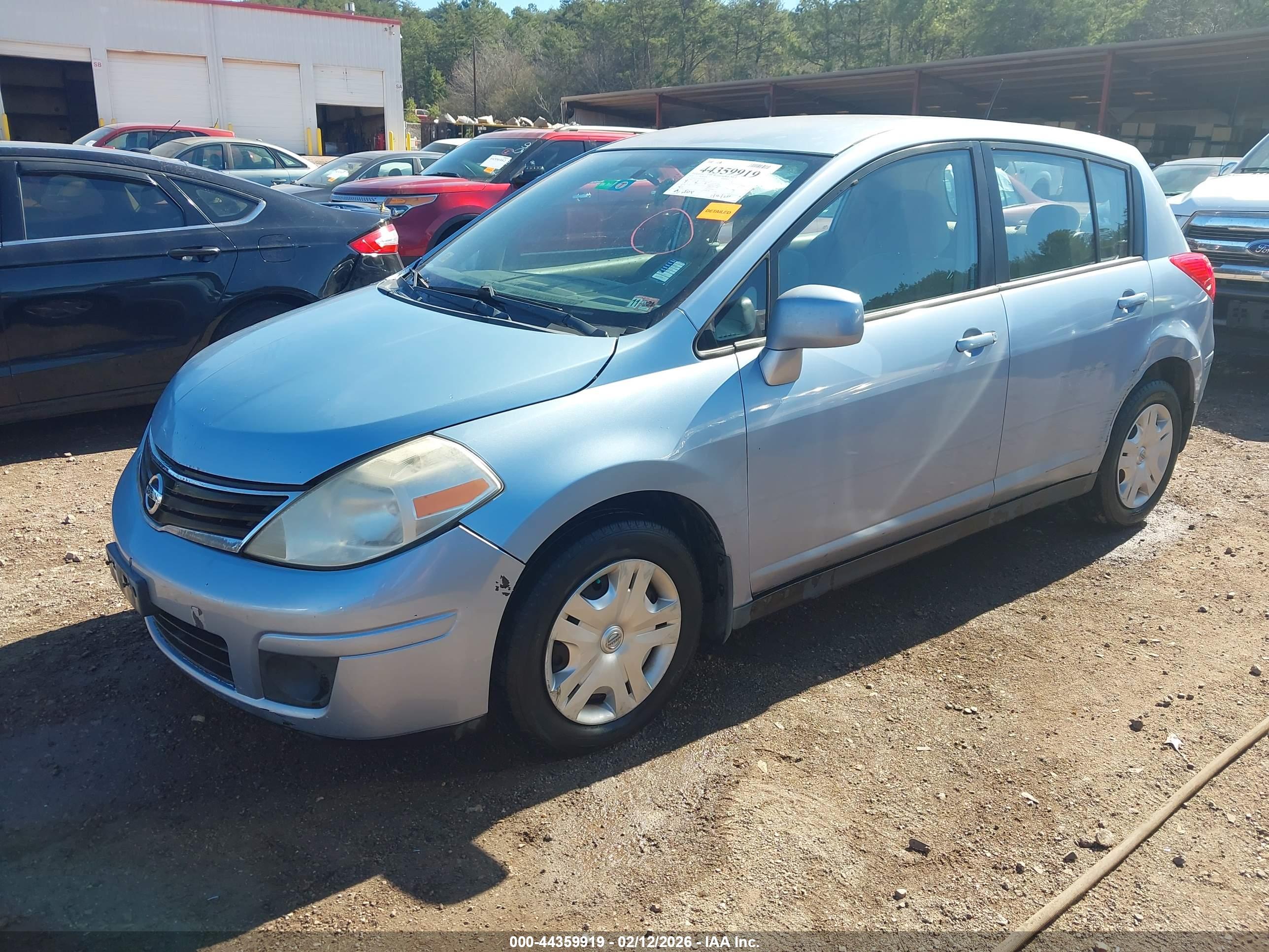 NISSAN VERSA image 2