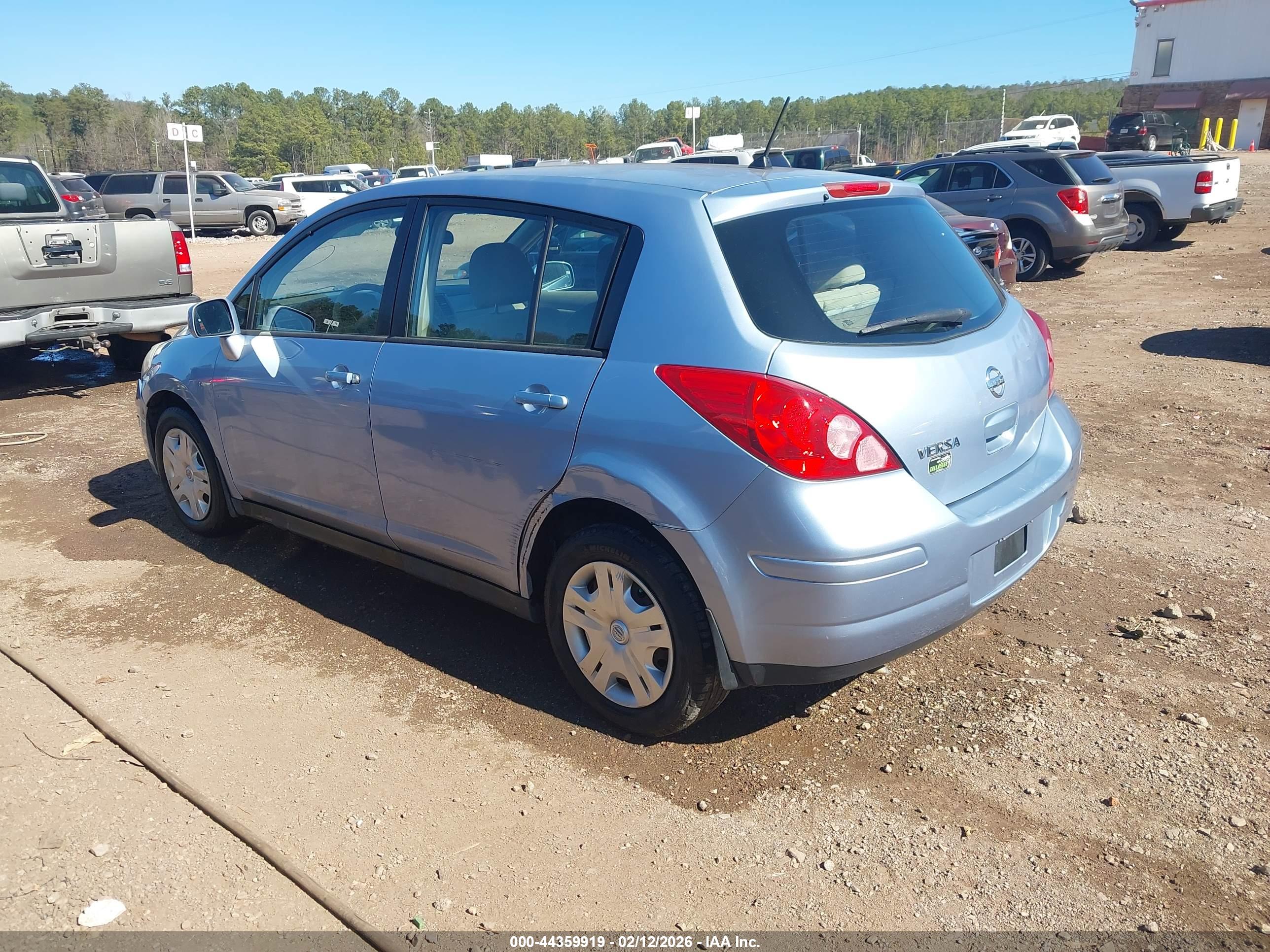NISSAN VERSA image 3