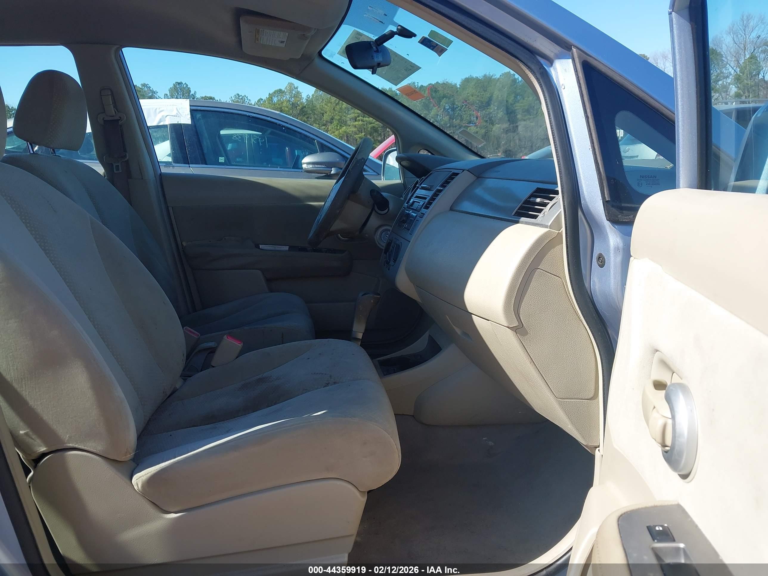 NISSAN VERSA image 5