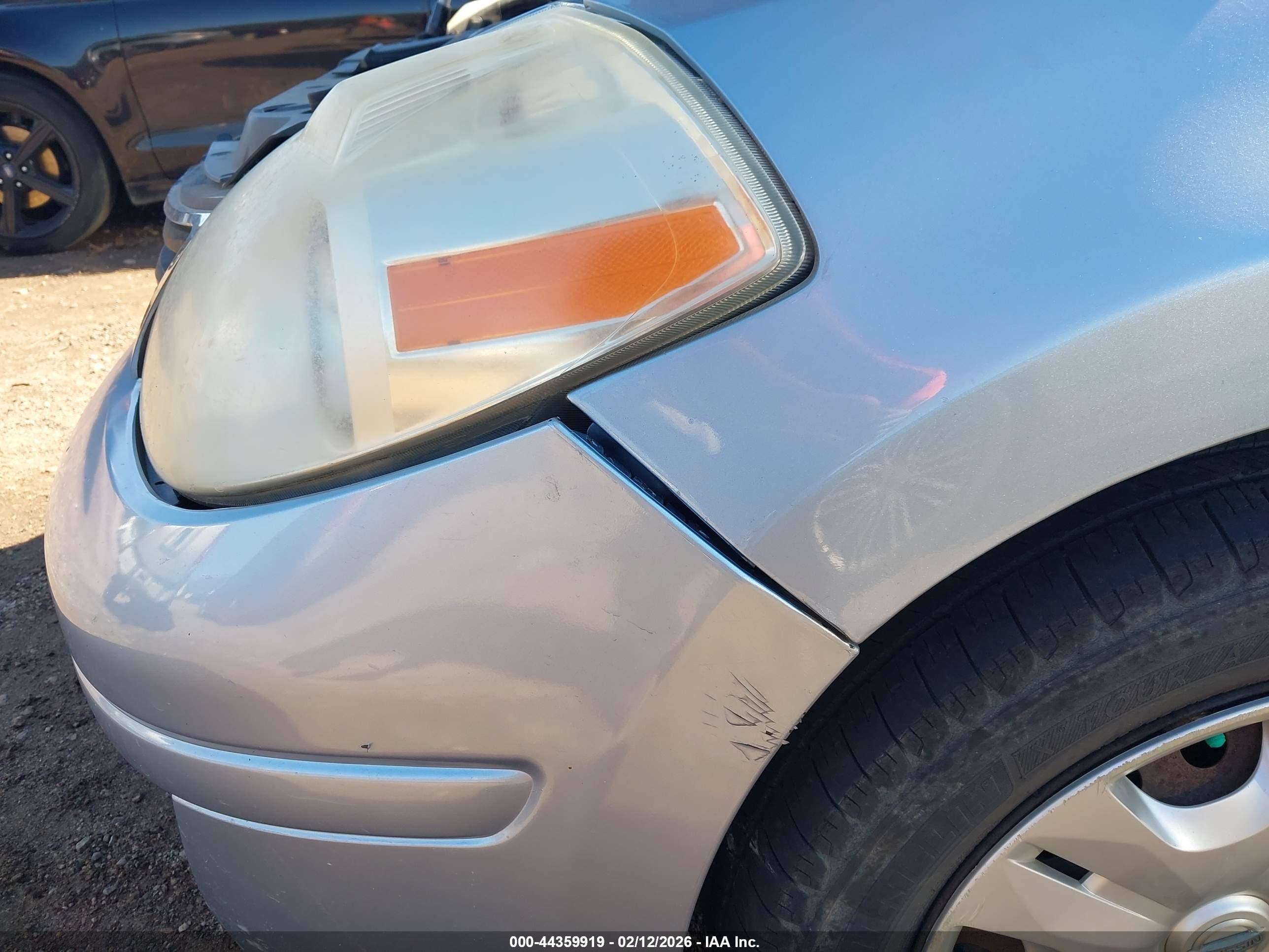 NISSAN VERSA image 6