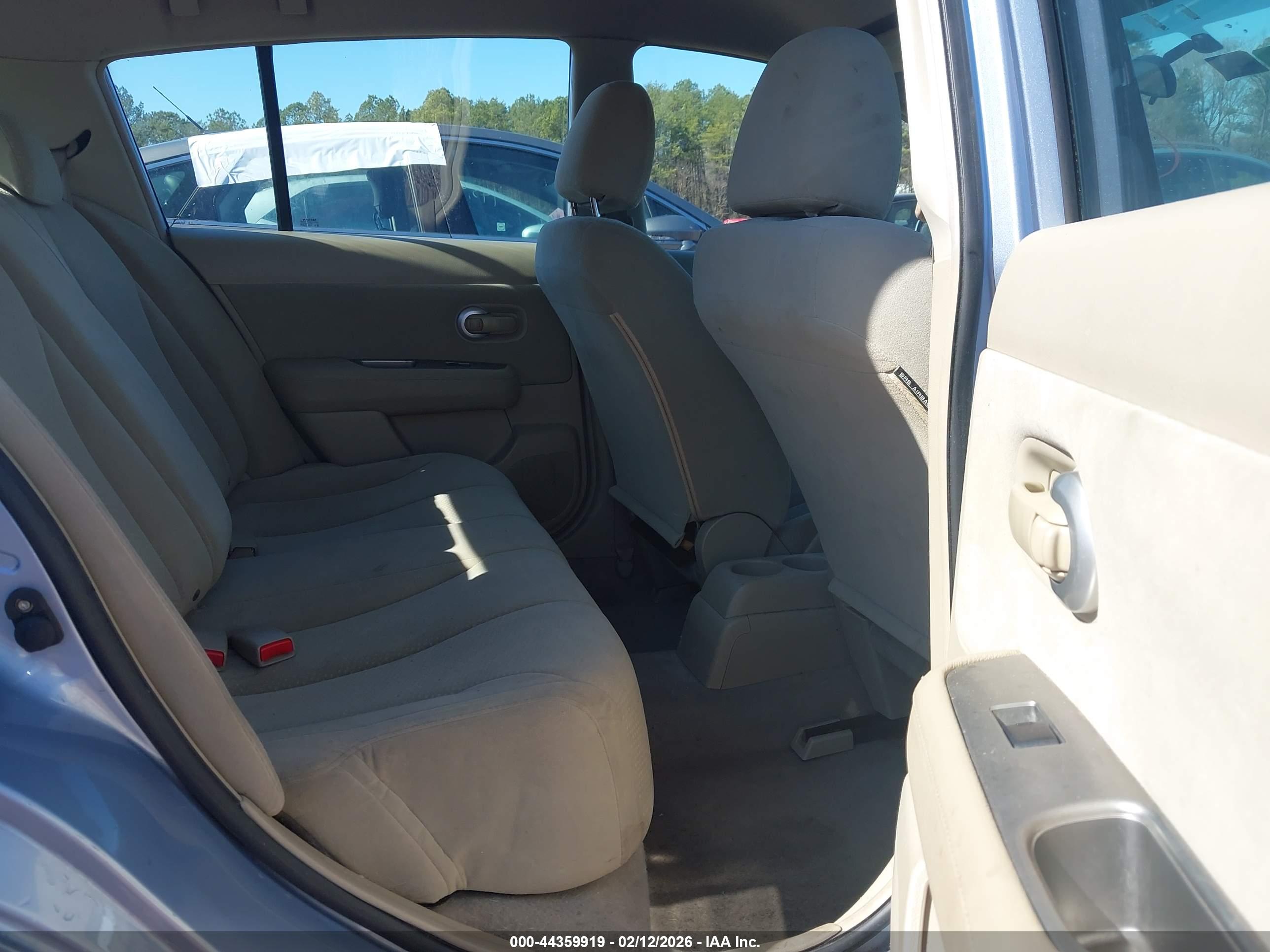 NISSAN VERSA image 8