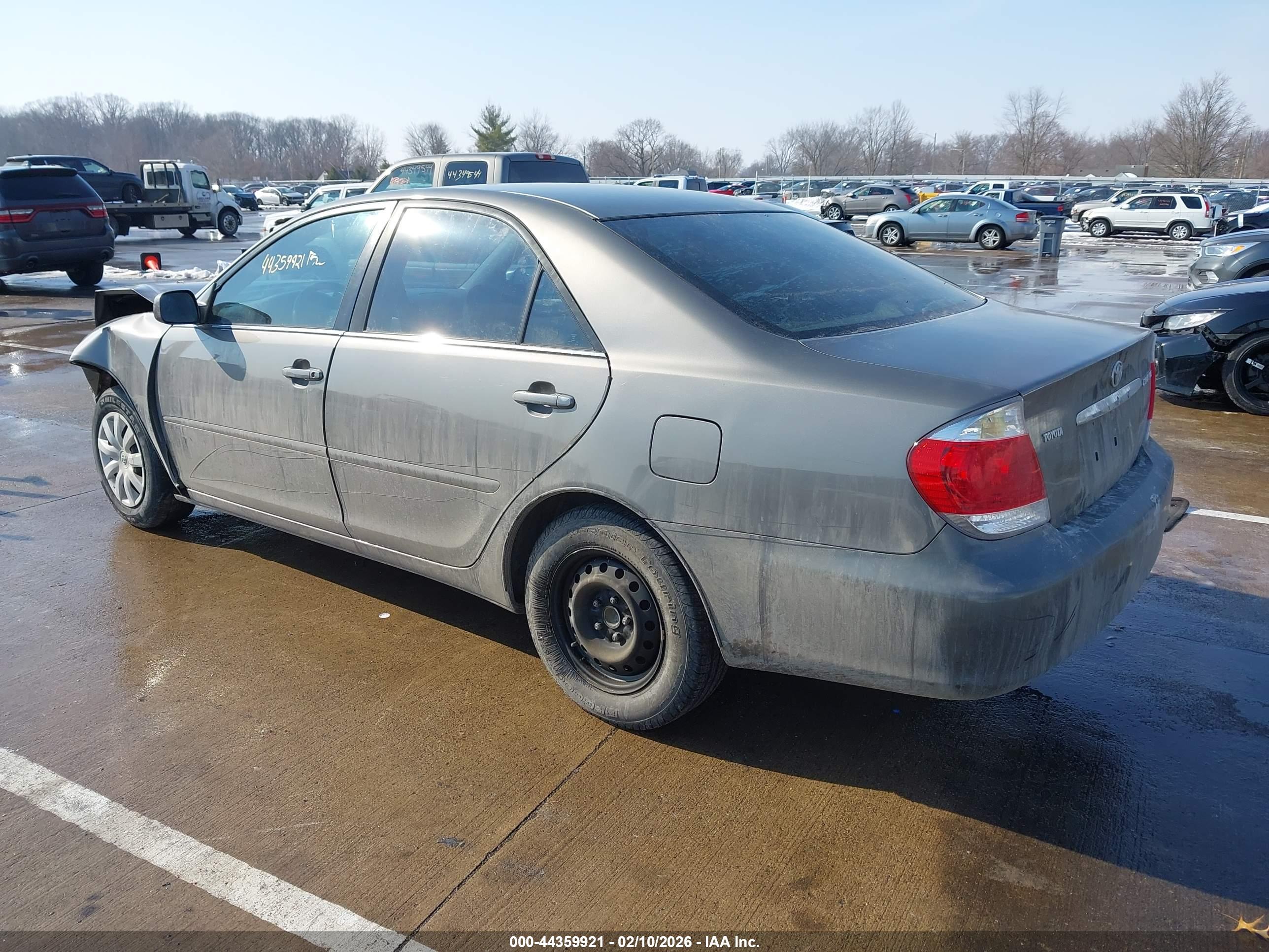 TOYOTA CAMRY image 3