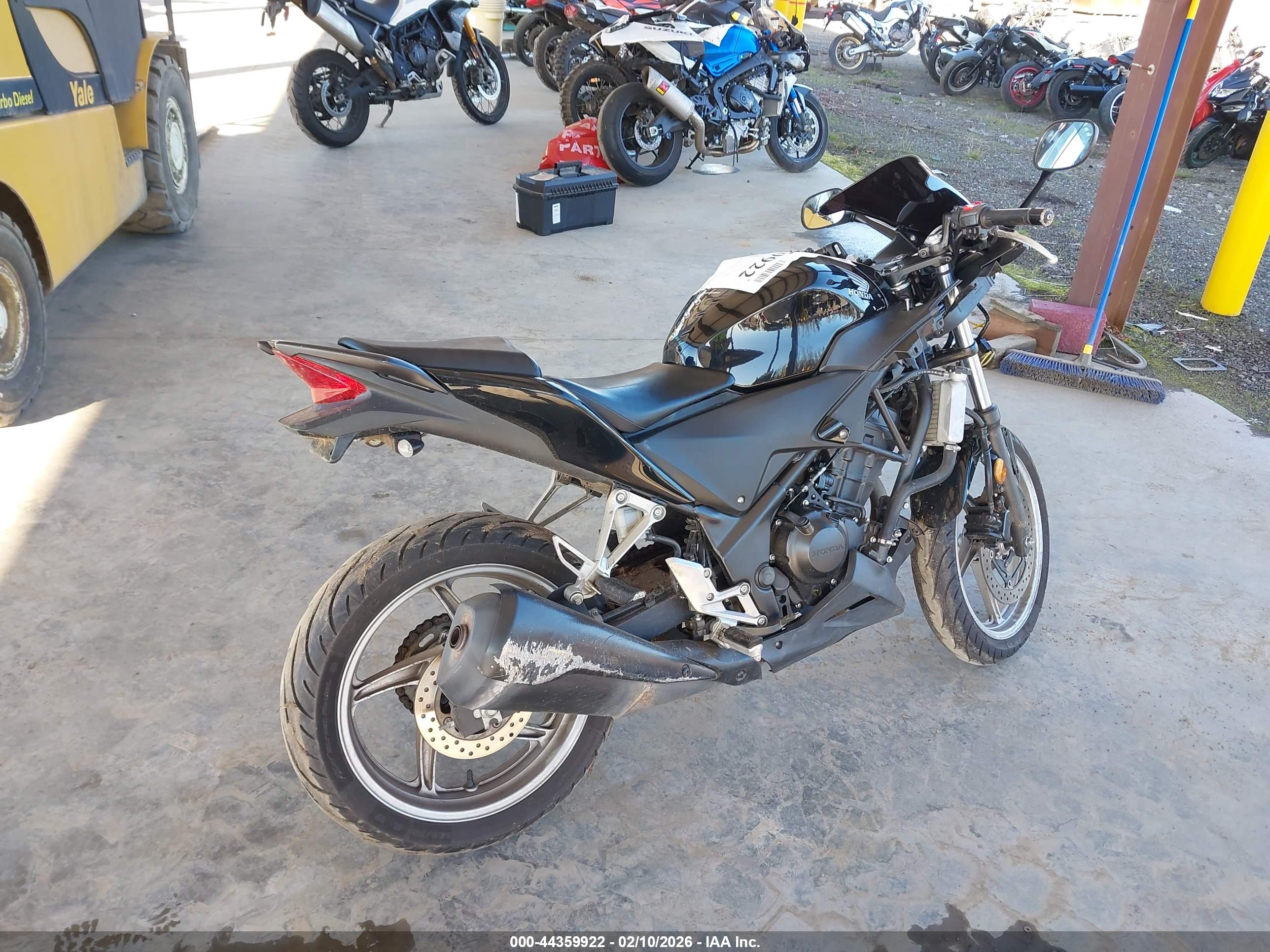 HONDA CBR250 image 4