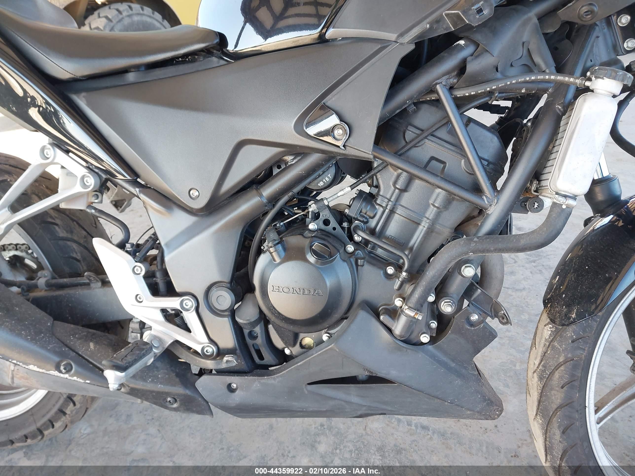 HONDA CBR250 image 8