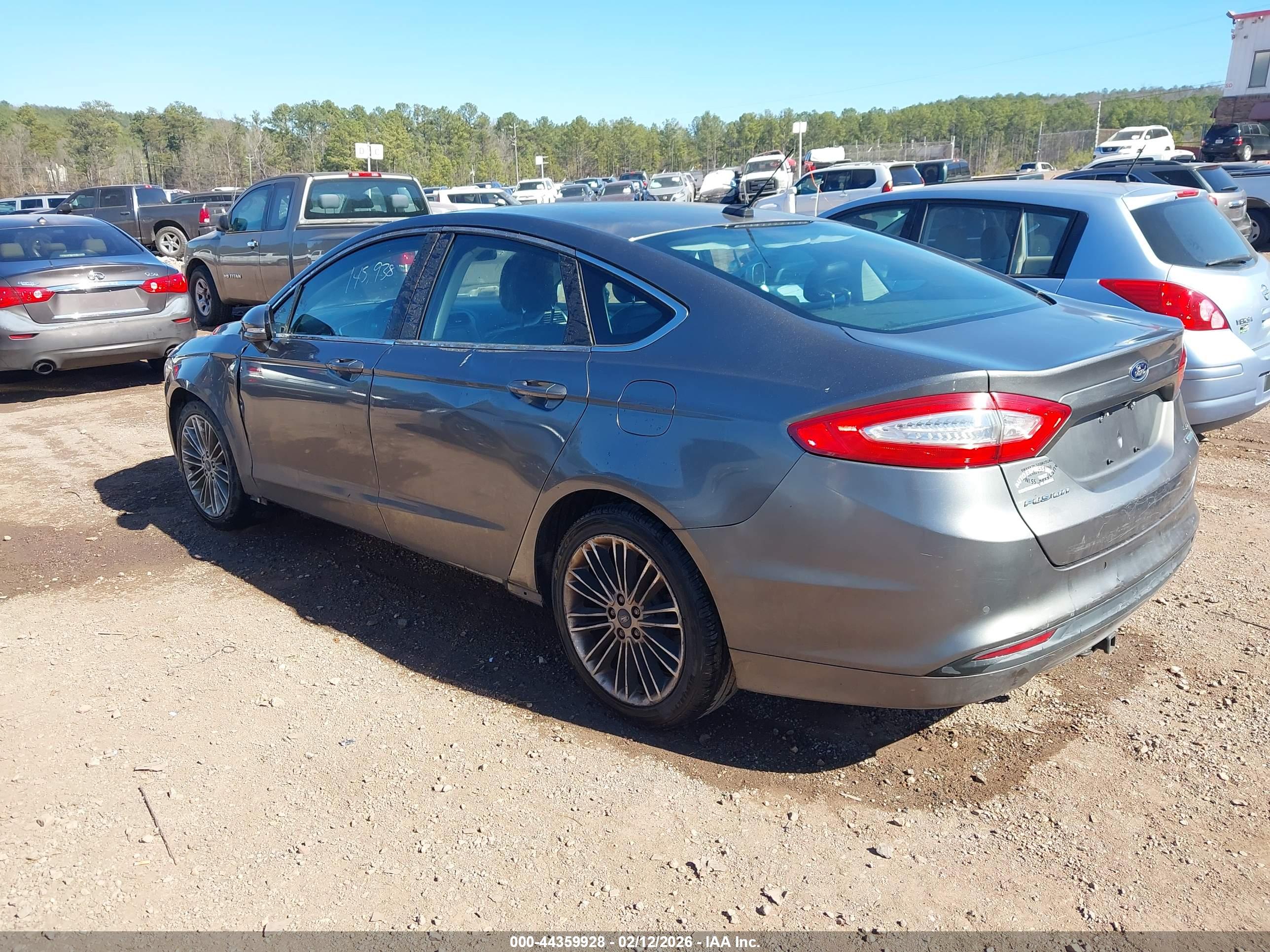 FORD FUSION image 3