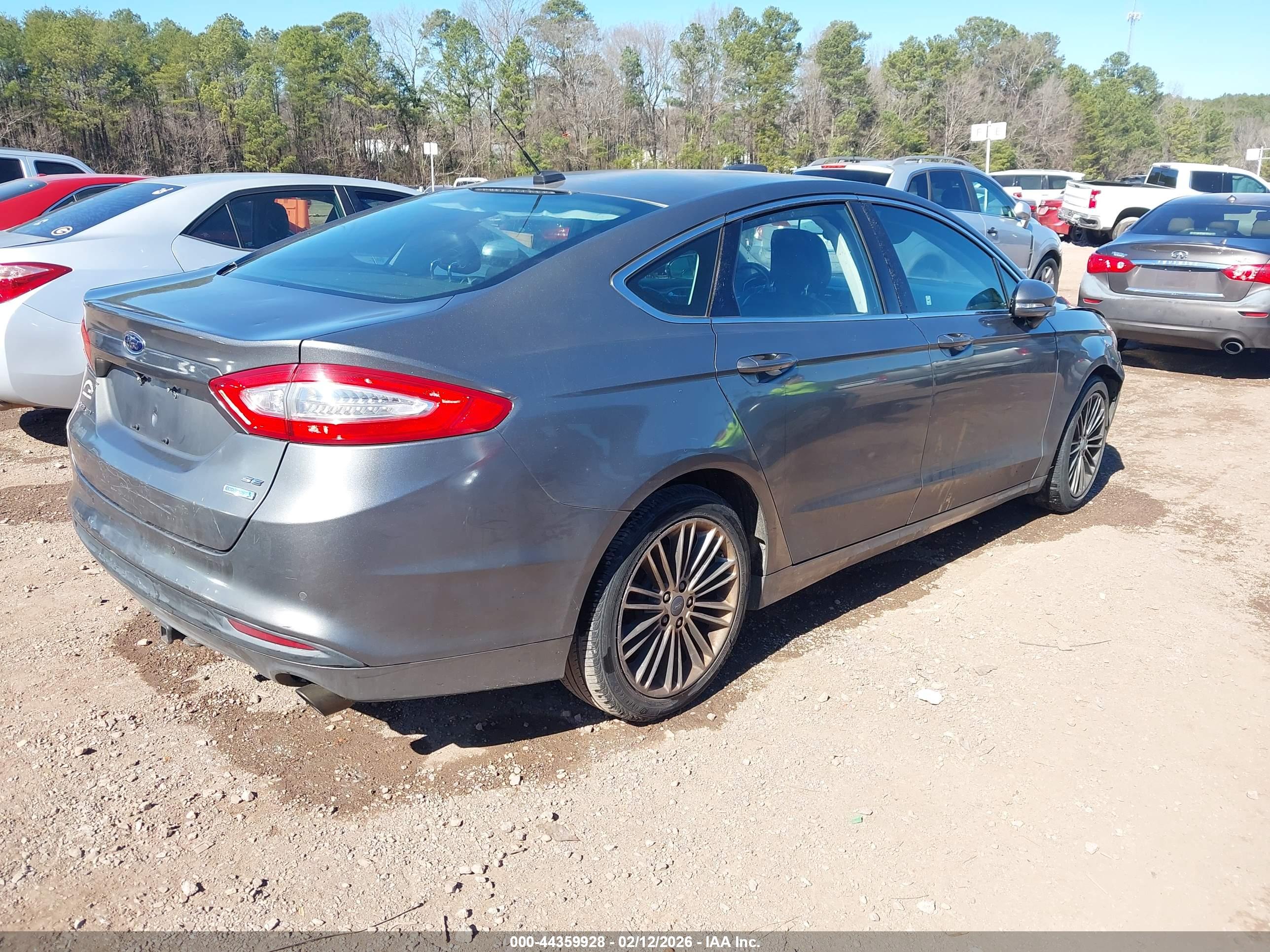 FORD FUSION image 4