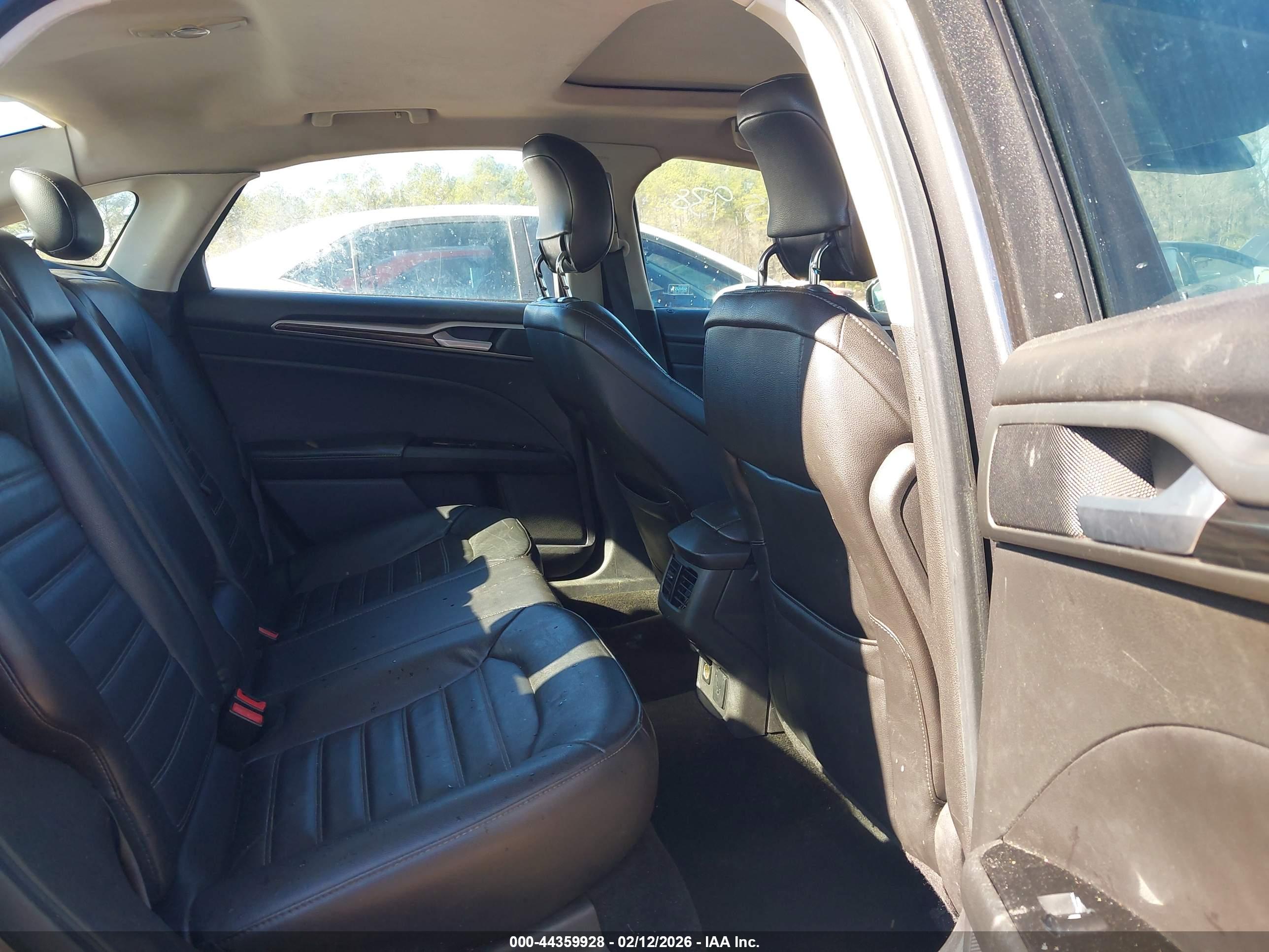 FORD FUSION image 8