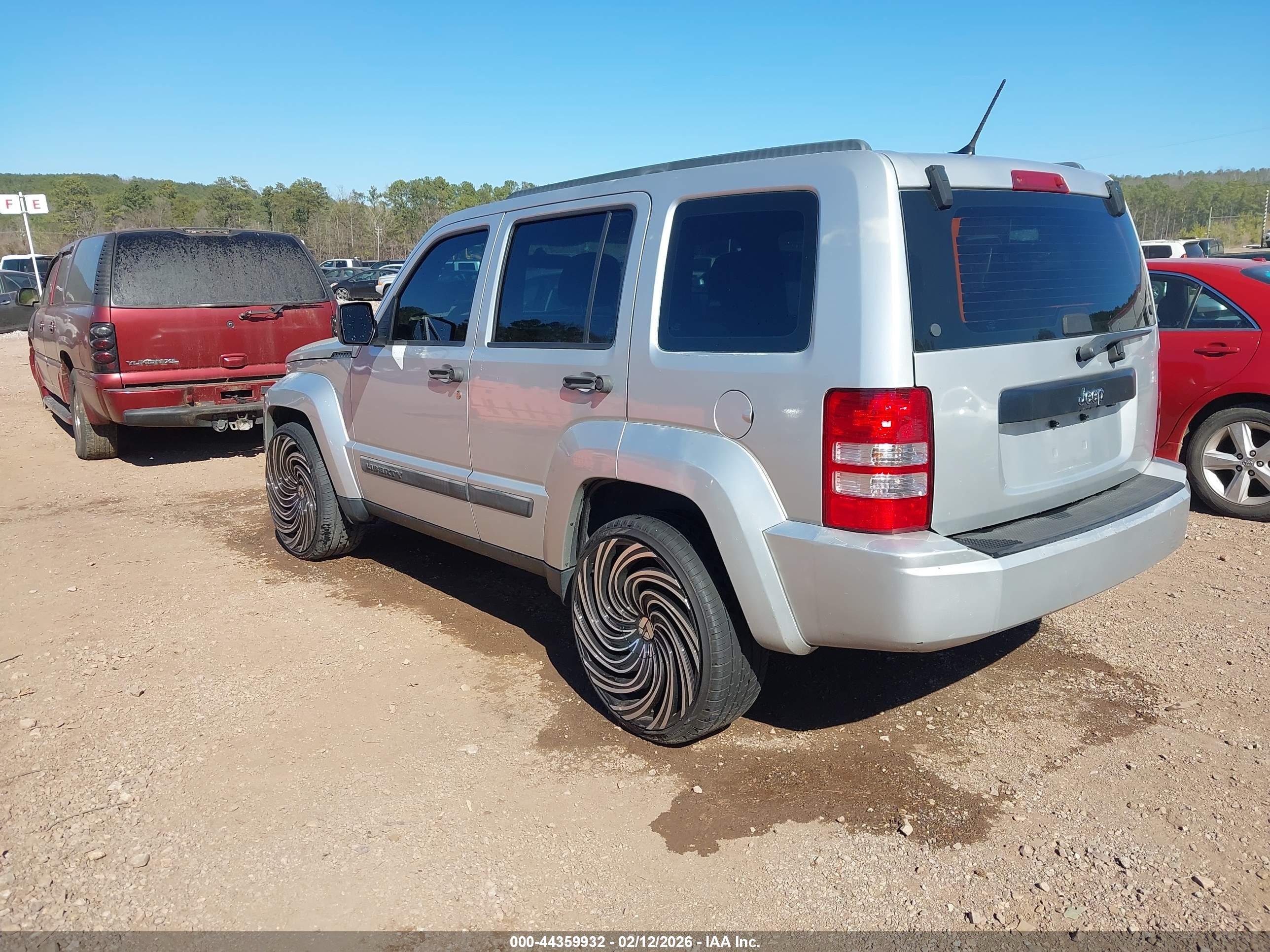 JEEP LIBERTY image 3