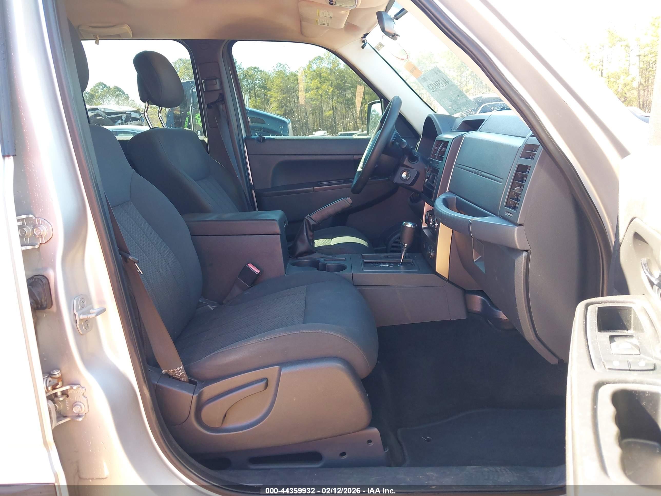JEEP LIBERTY image 5