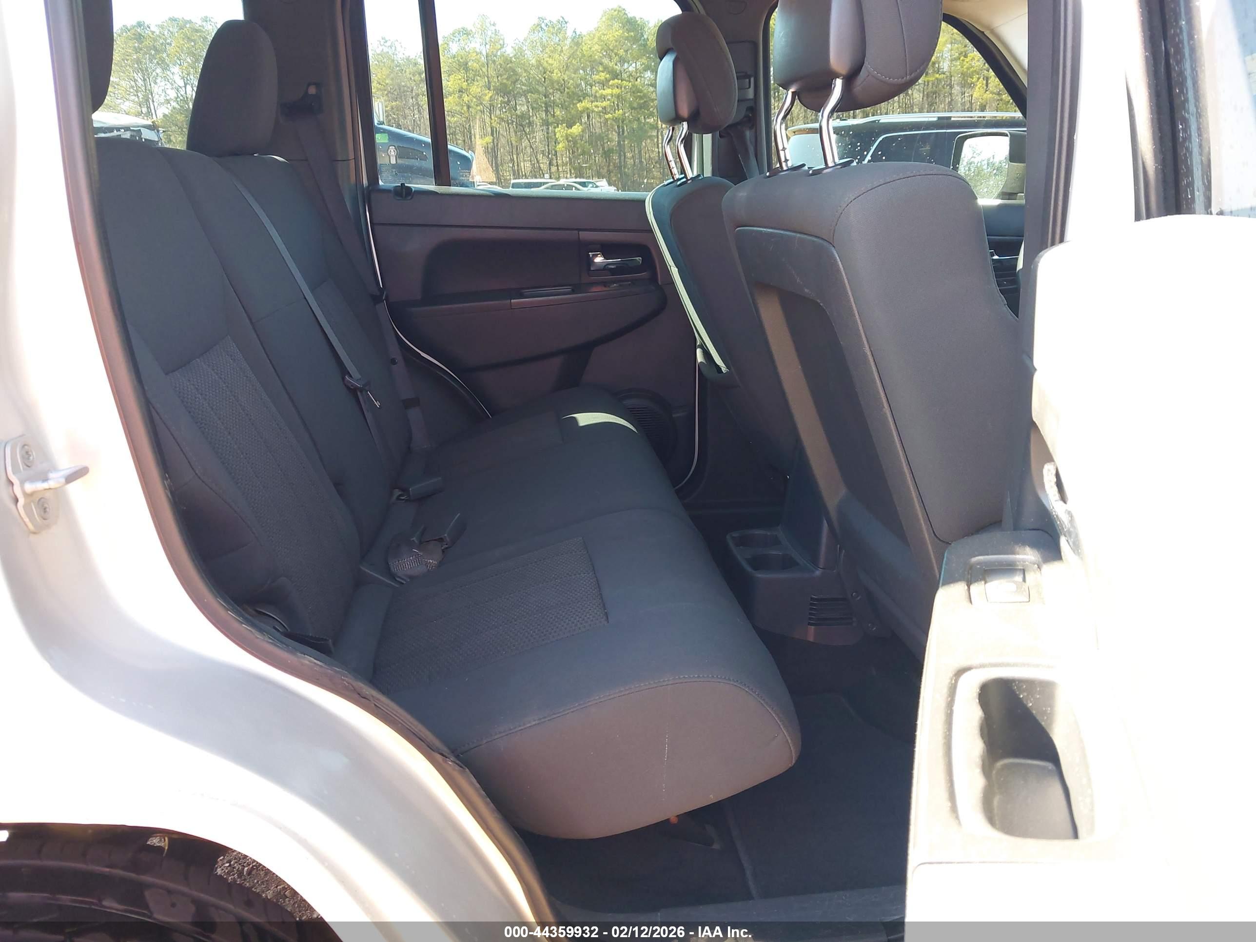 JEEP LIBERTY image 8