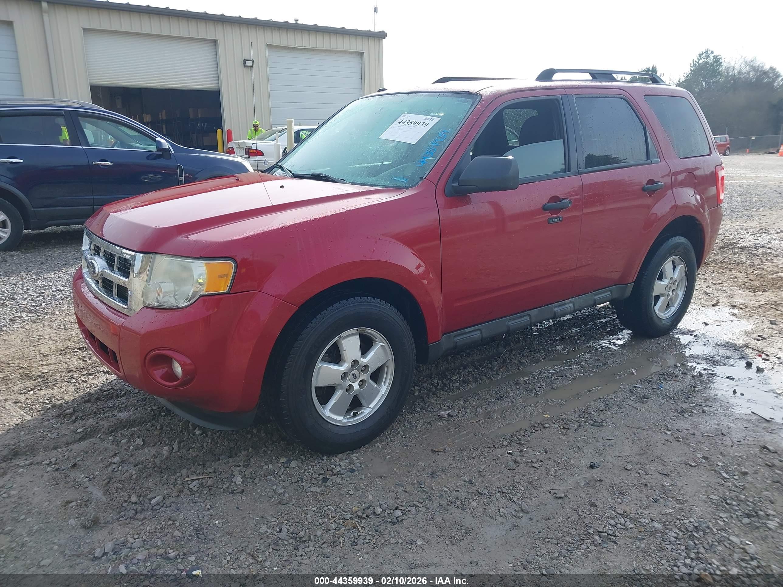 FORD ESCAPE image 2