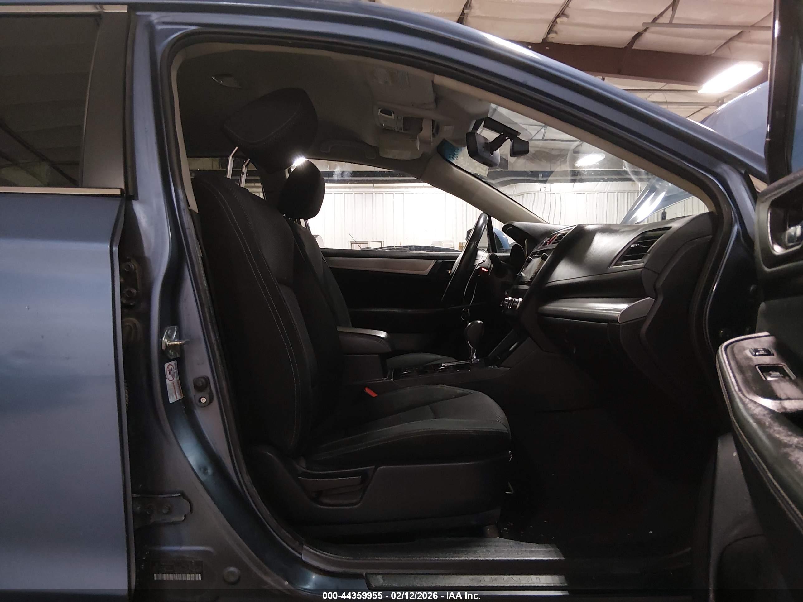 SUBARU OUTBACK image 5