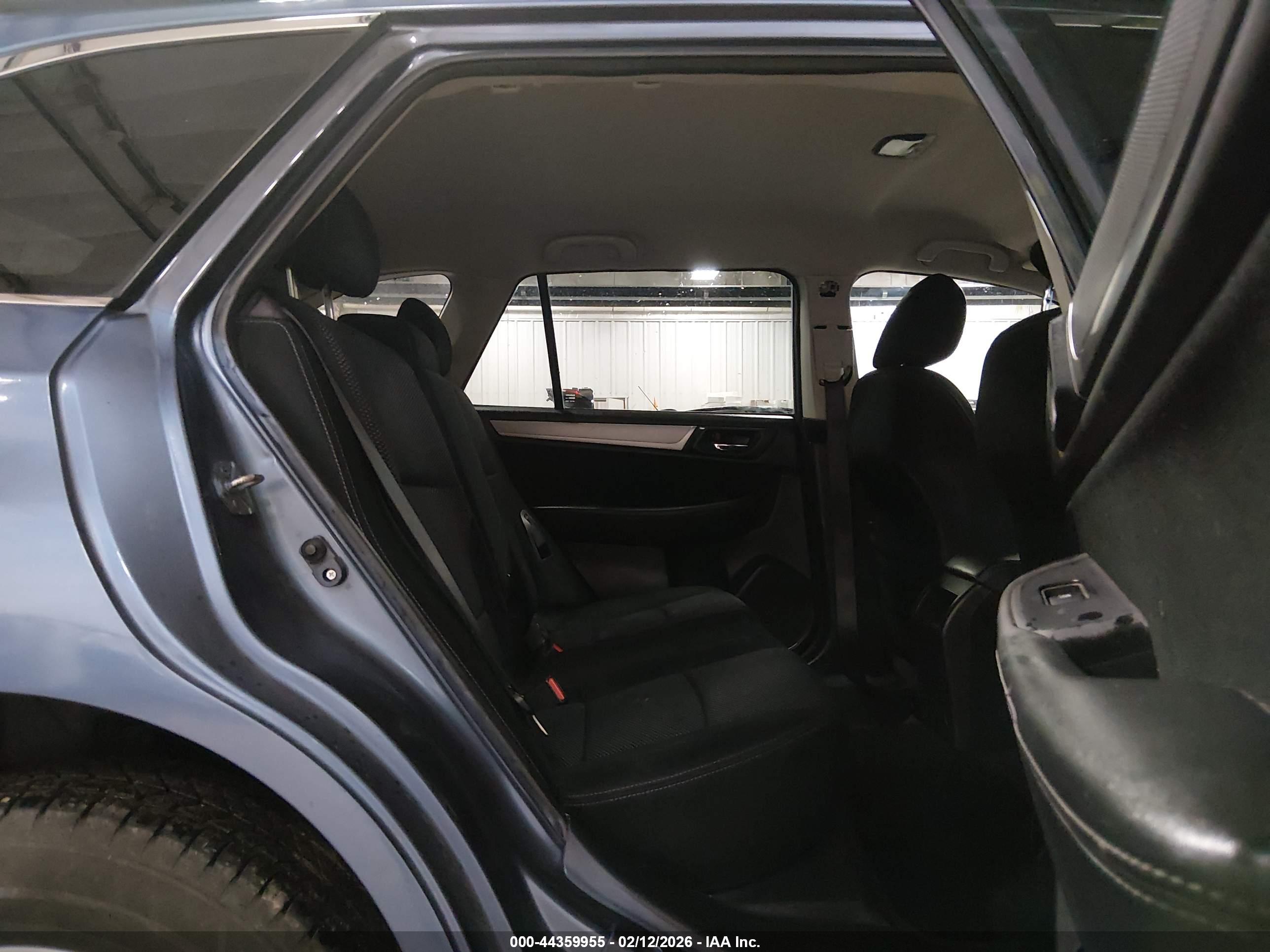 SUBARU OUTBACK image 8