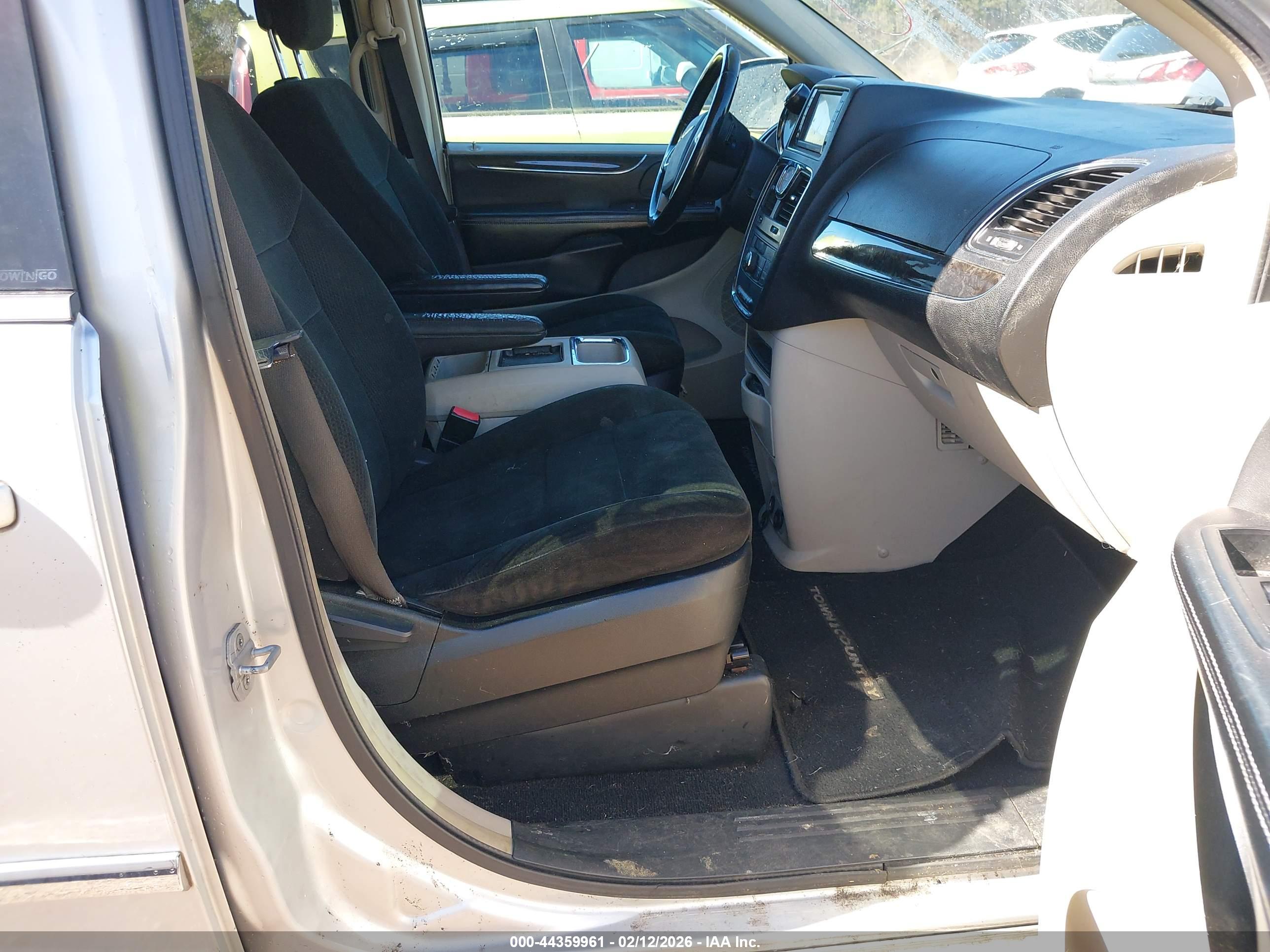 CHRYSLER TOWN image 5