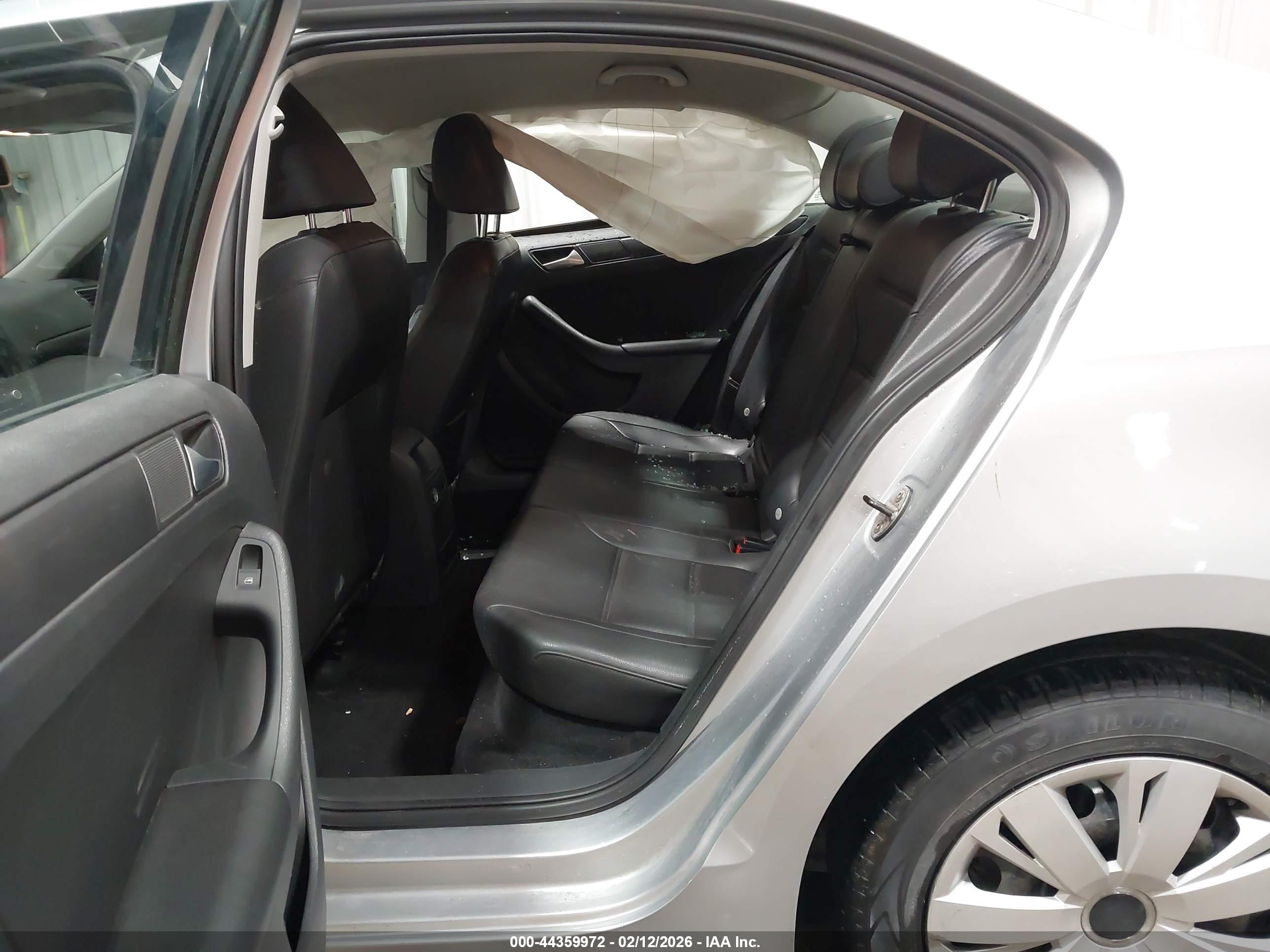 VOLKSWAGEN JETTA image 8
