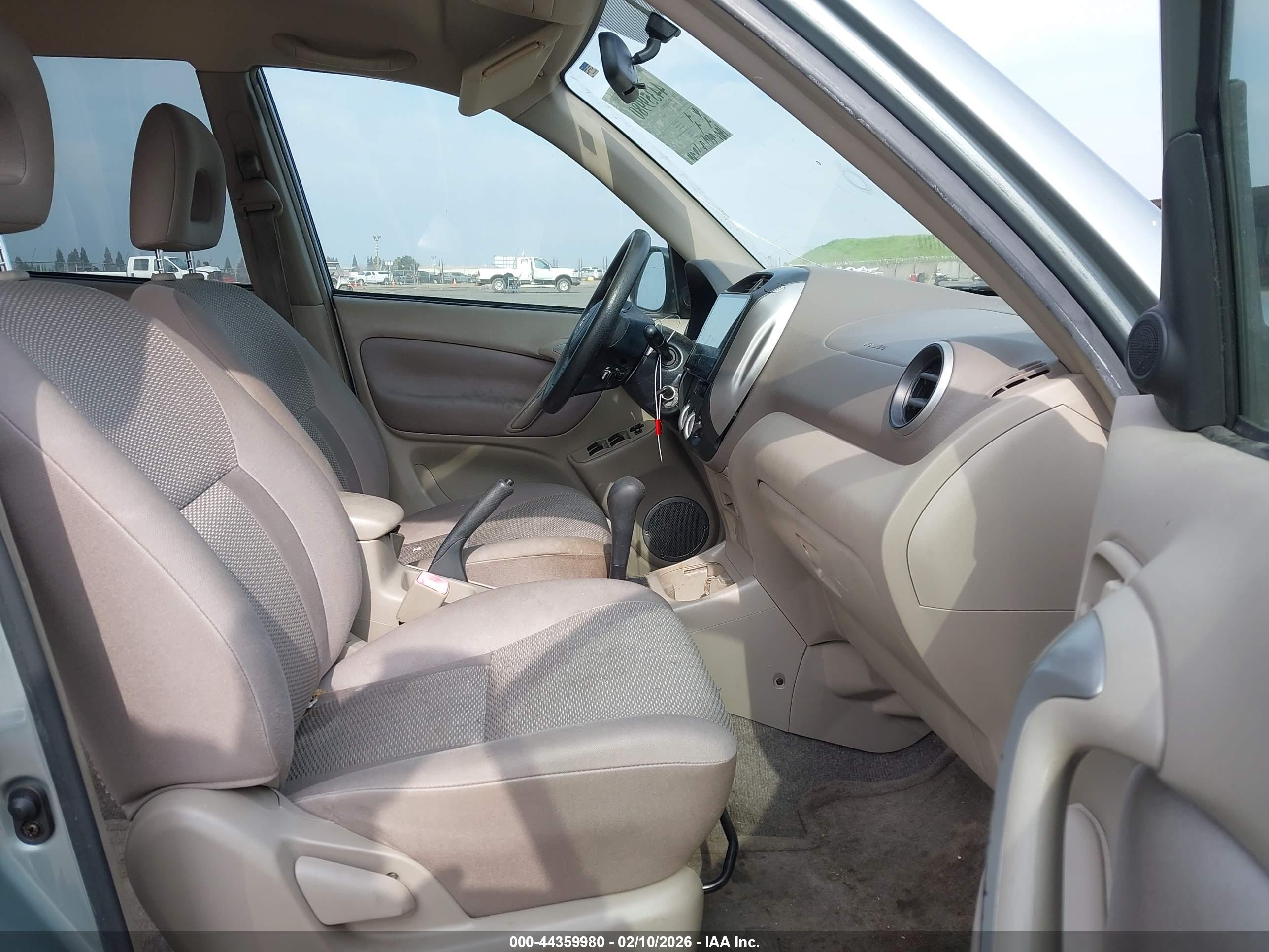 TOYOTA RAV4 image 5
