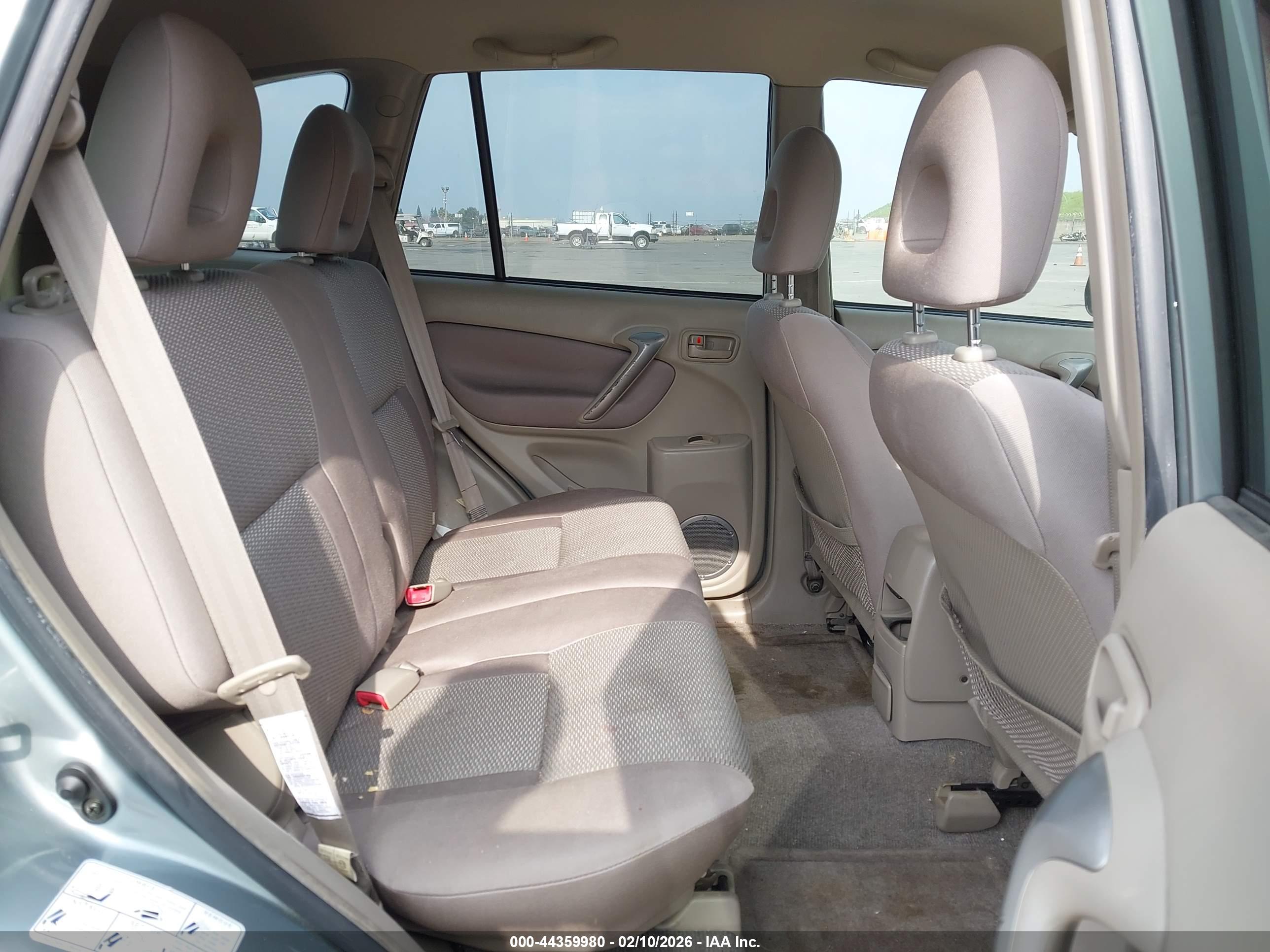 TOYOTA RAV4 image 8
