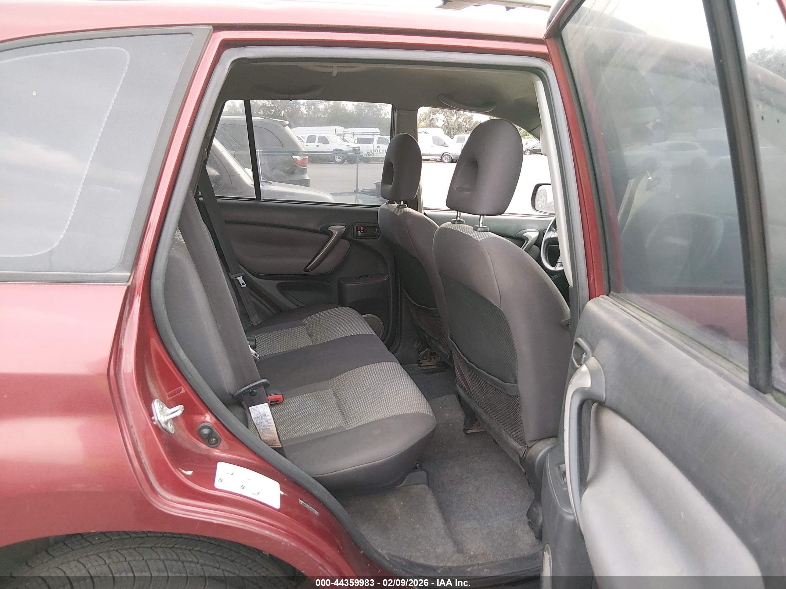 TOYOTA RAV4 image 8