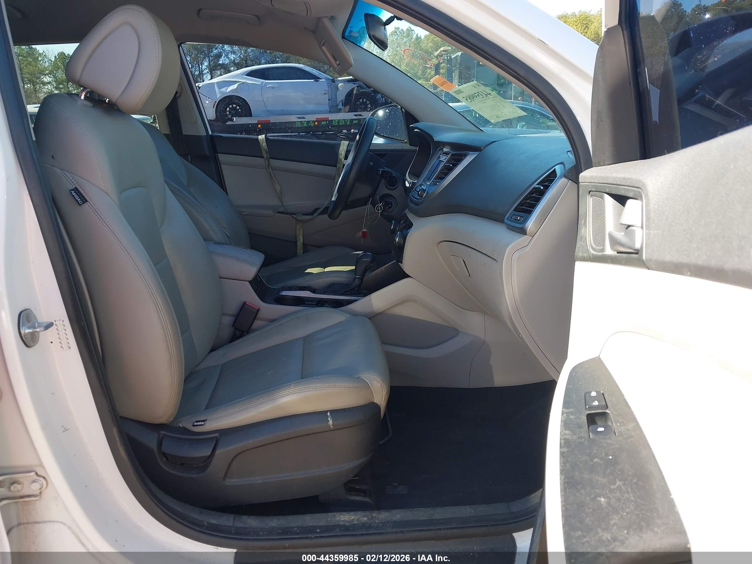 HYUNDAI TUCSON image 5