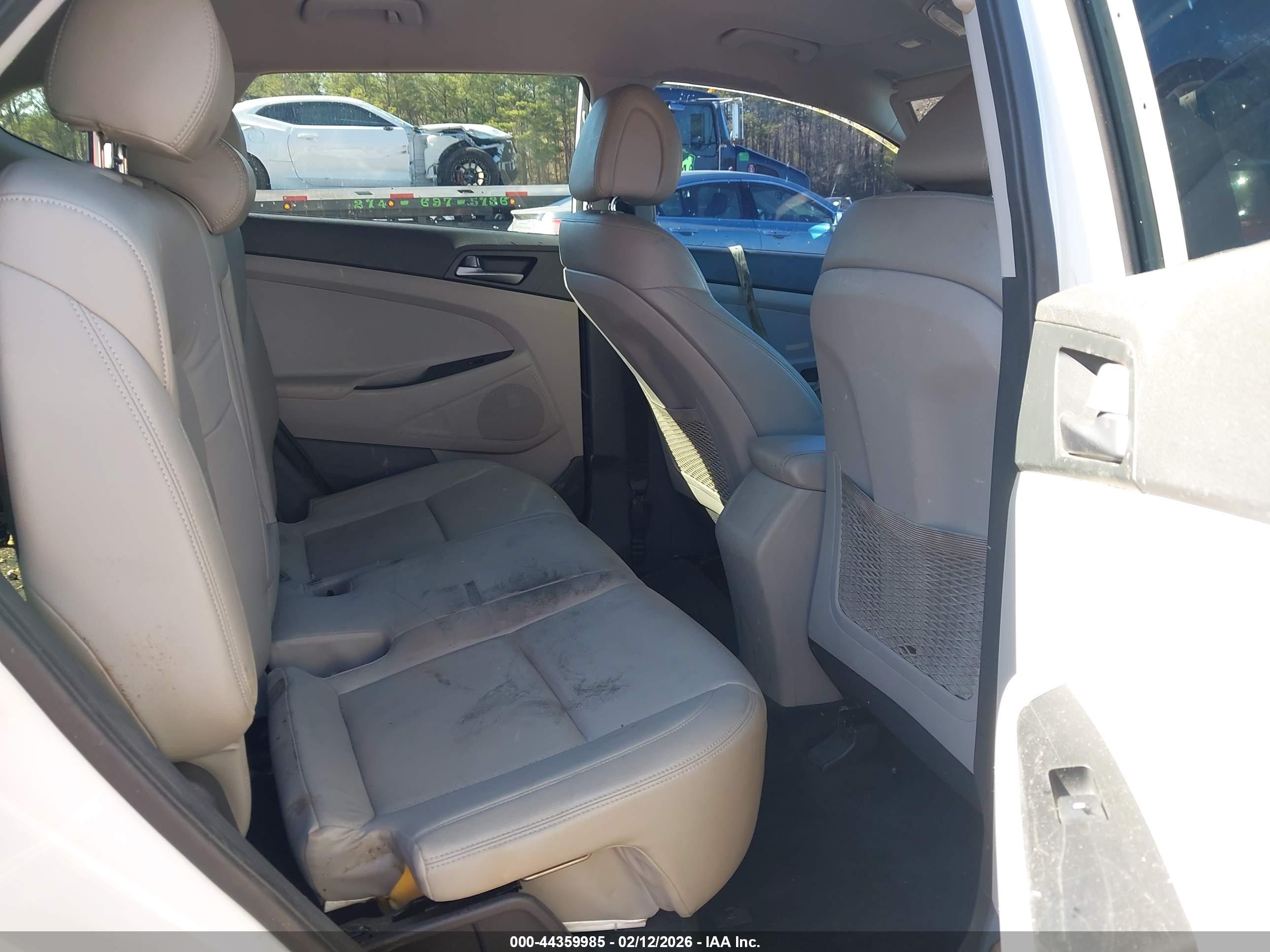 HYUNDAI TUCSON image 8