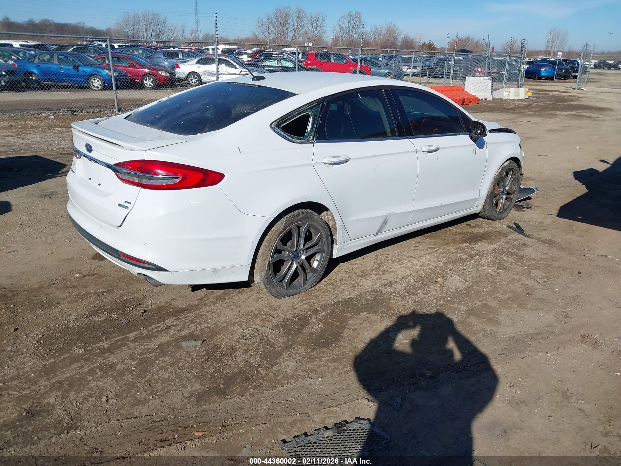 FORD FUSION image 4
