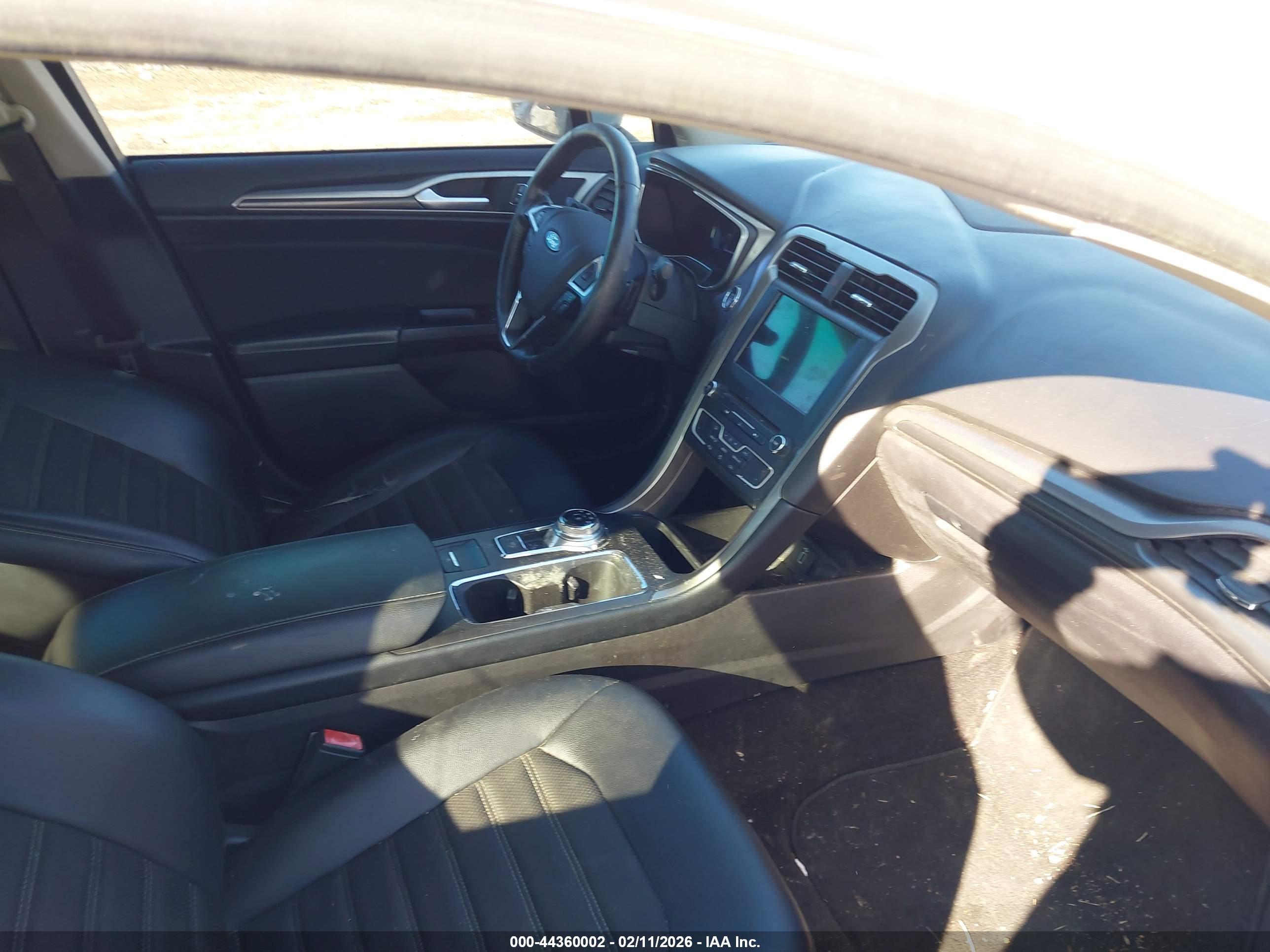 FORD FUSION image 5