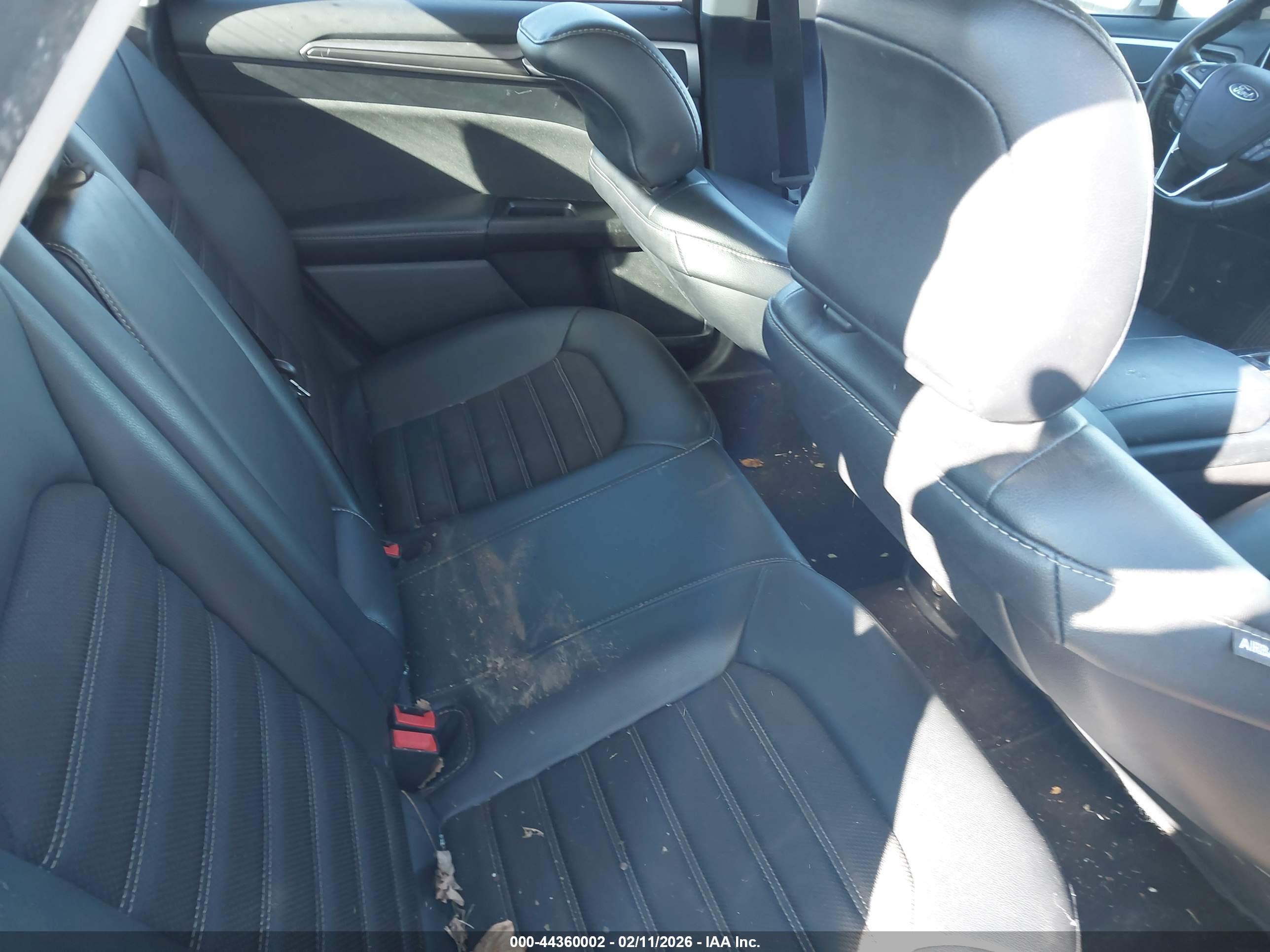 FORD FUSION image 8