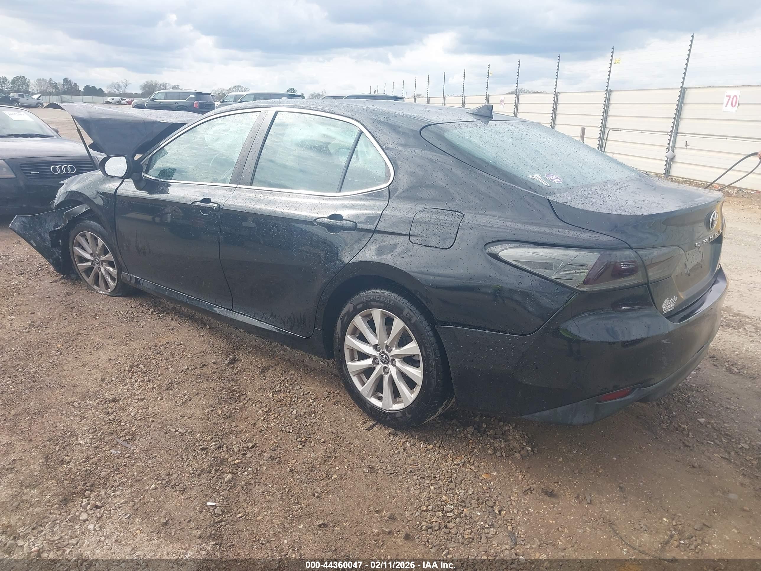 TOYOTA CAMRY image 3