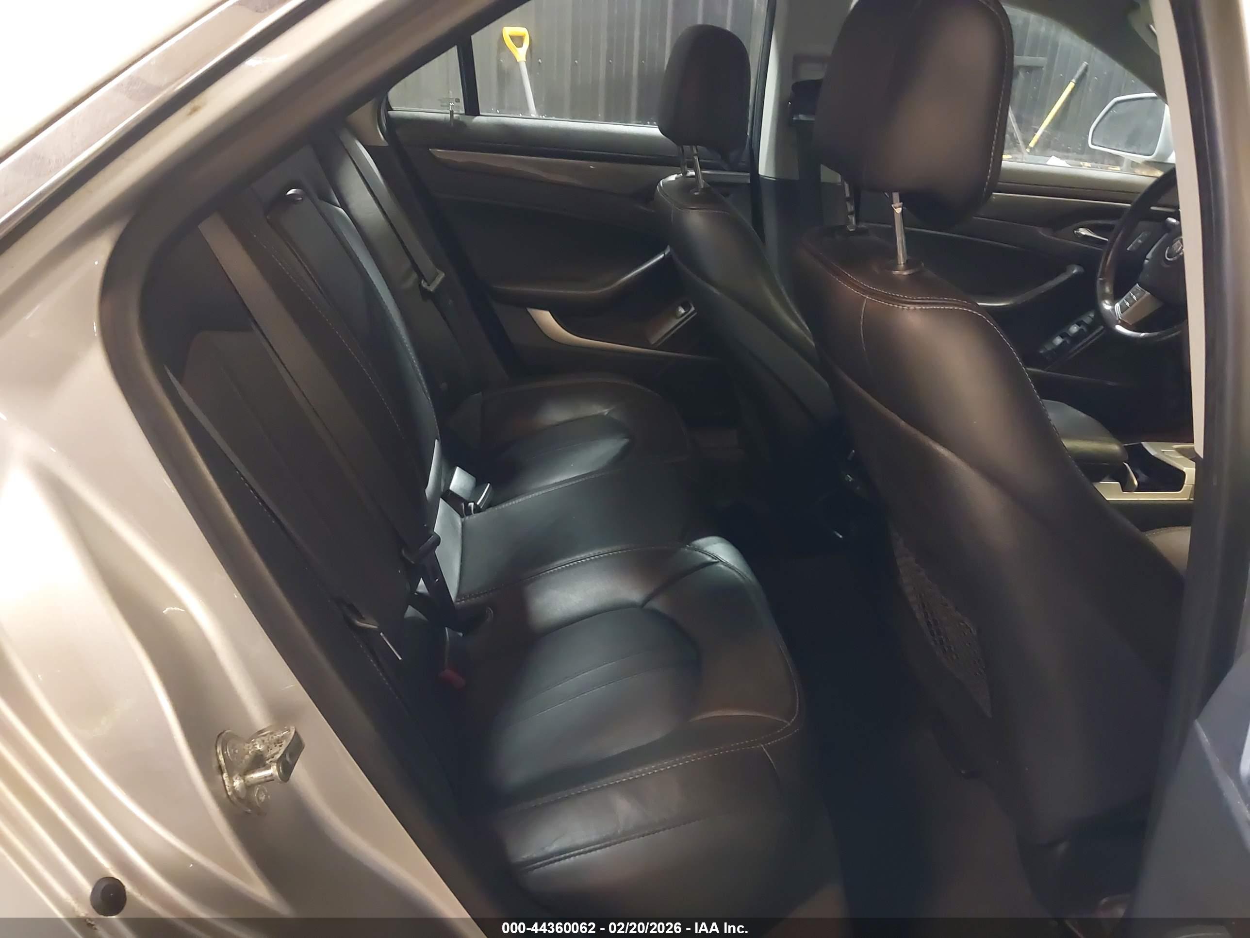 CADILLAC CTS image 8