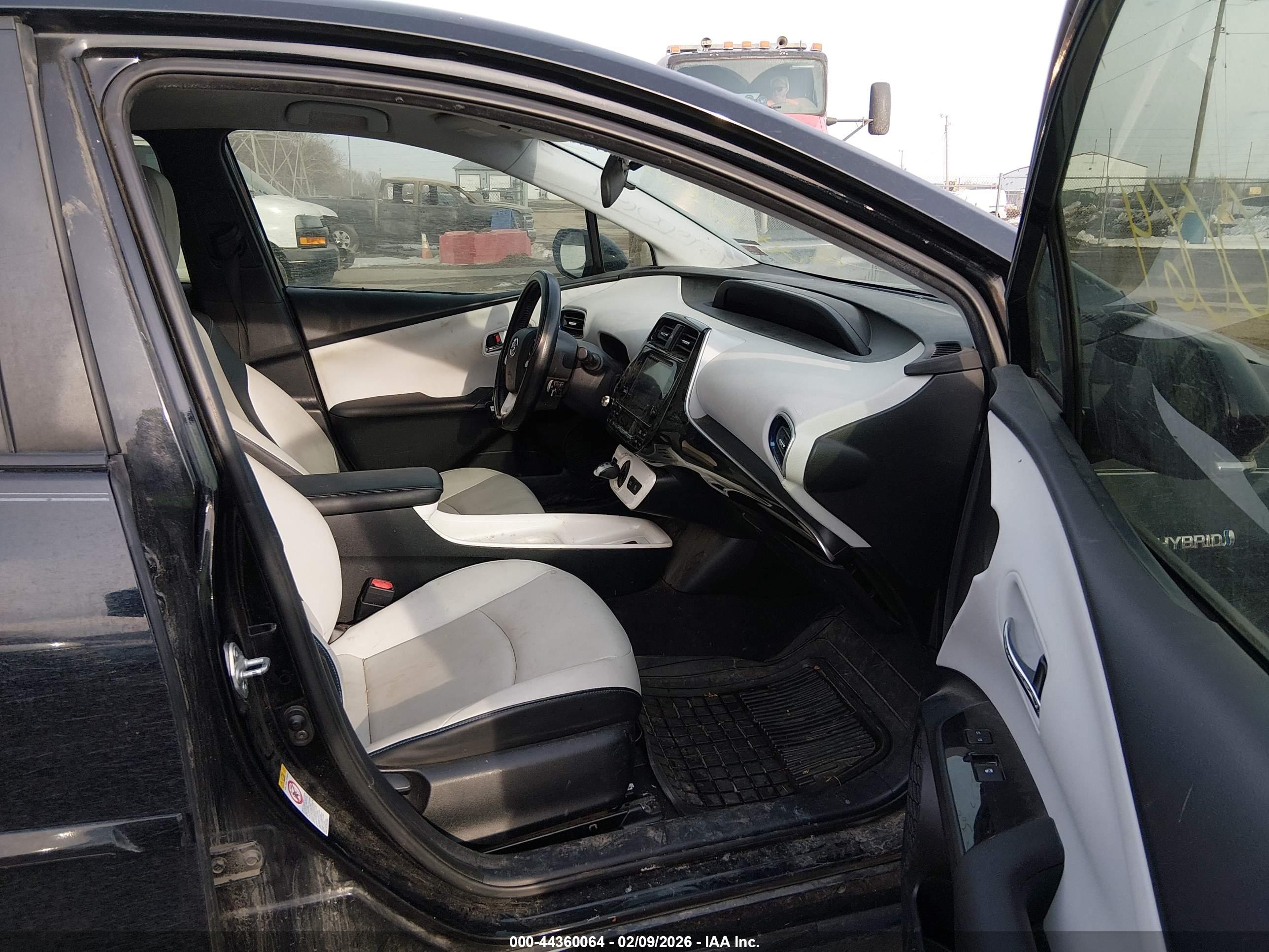 TOYOTA PRIUS image 5