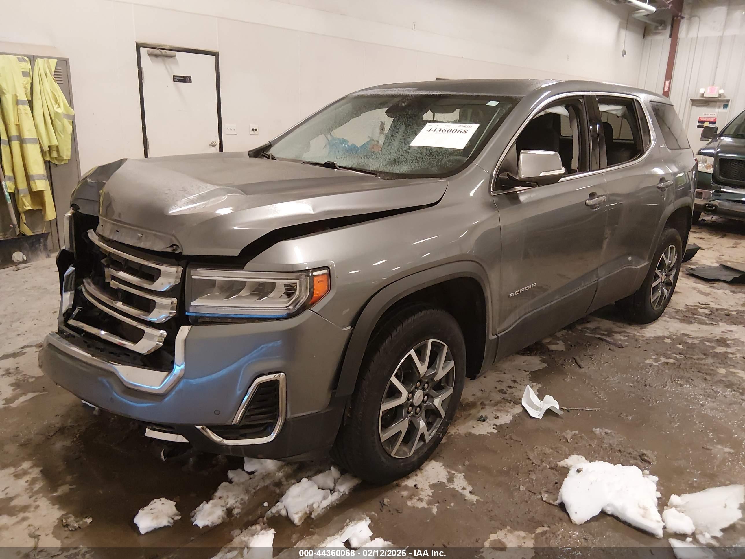 GMC ACADIA image 2