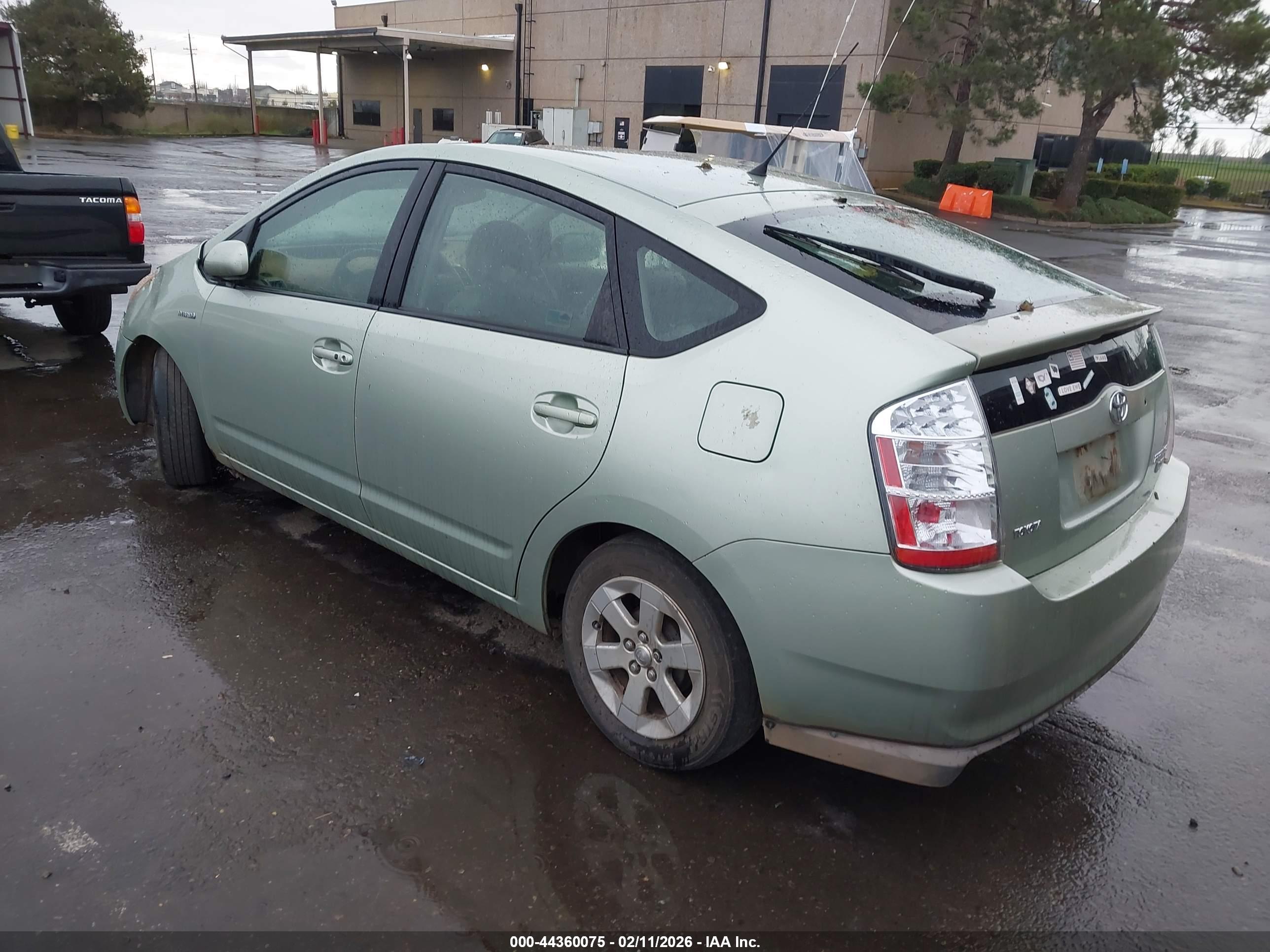 TOYOTA PRIUS image 3