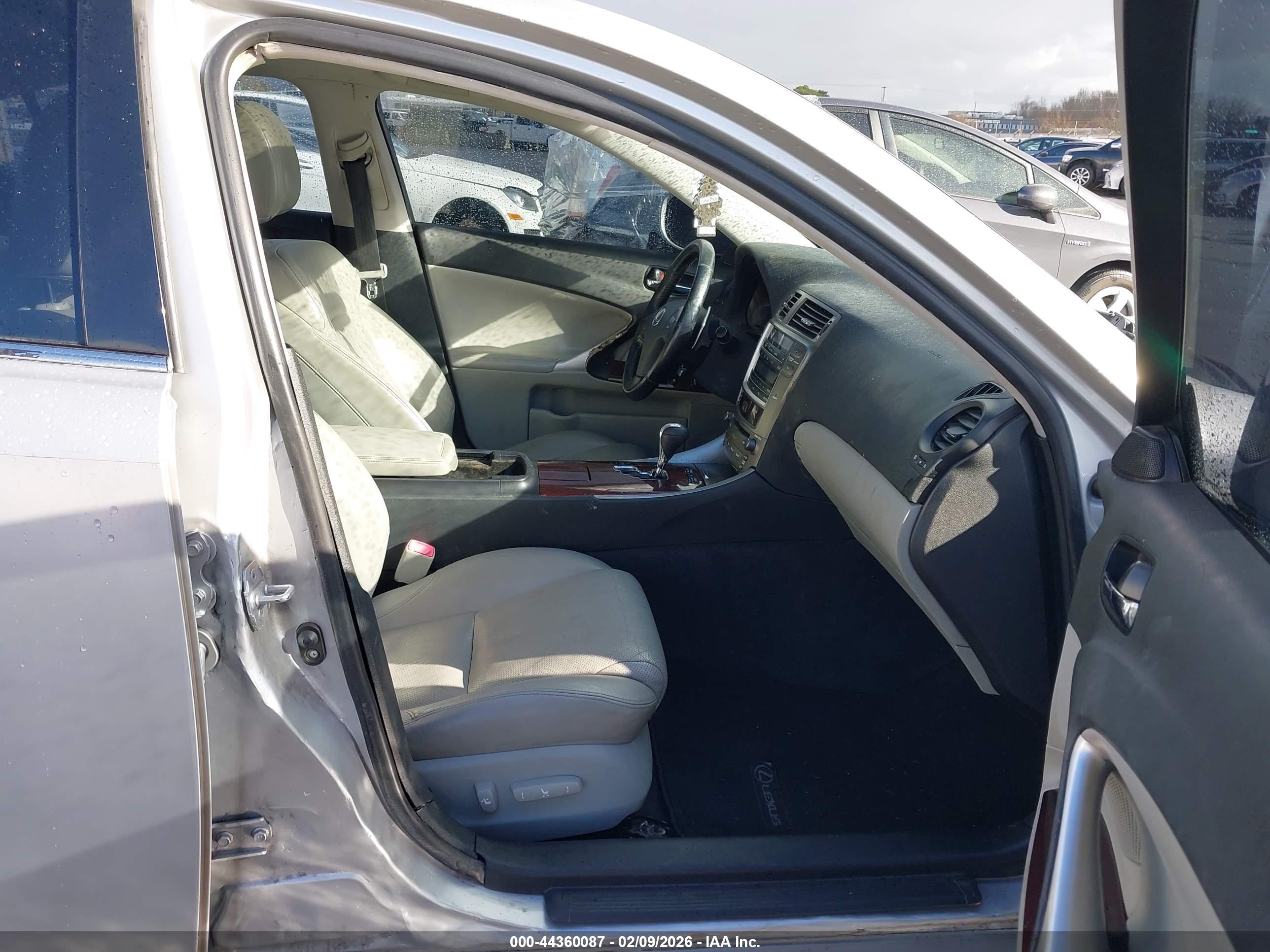 LEXUS IS image 5