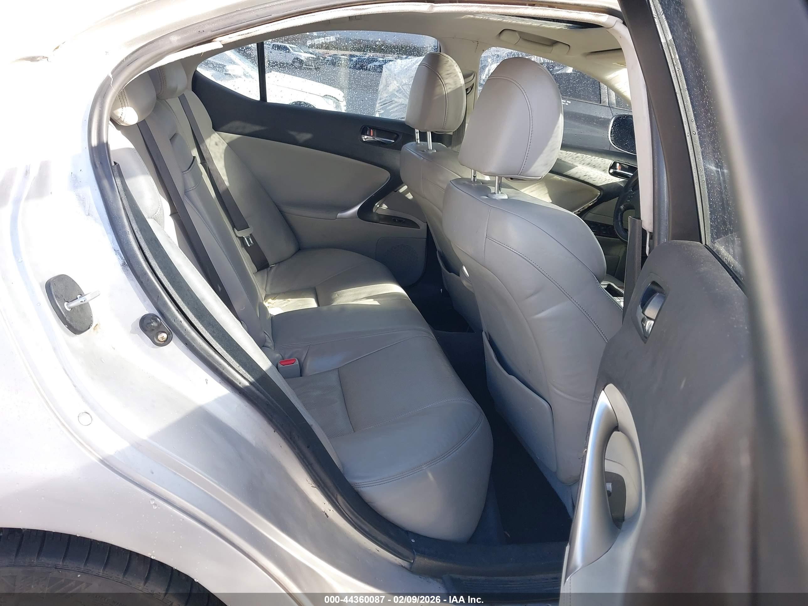 LEXUS IS image 8