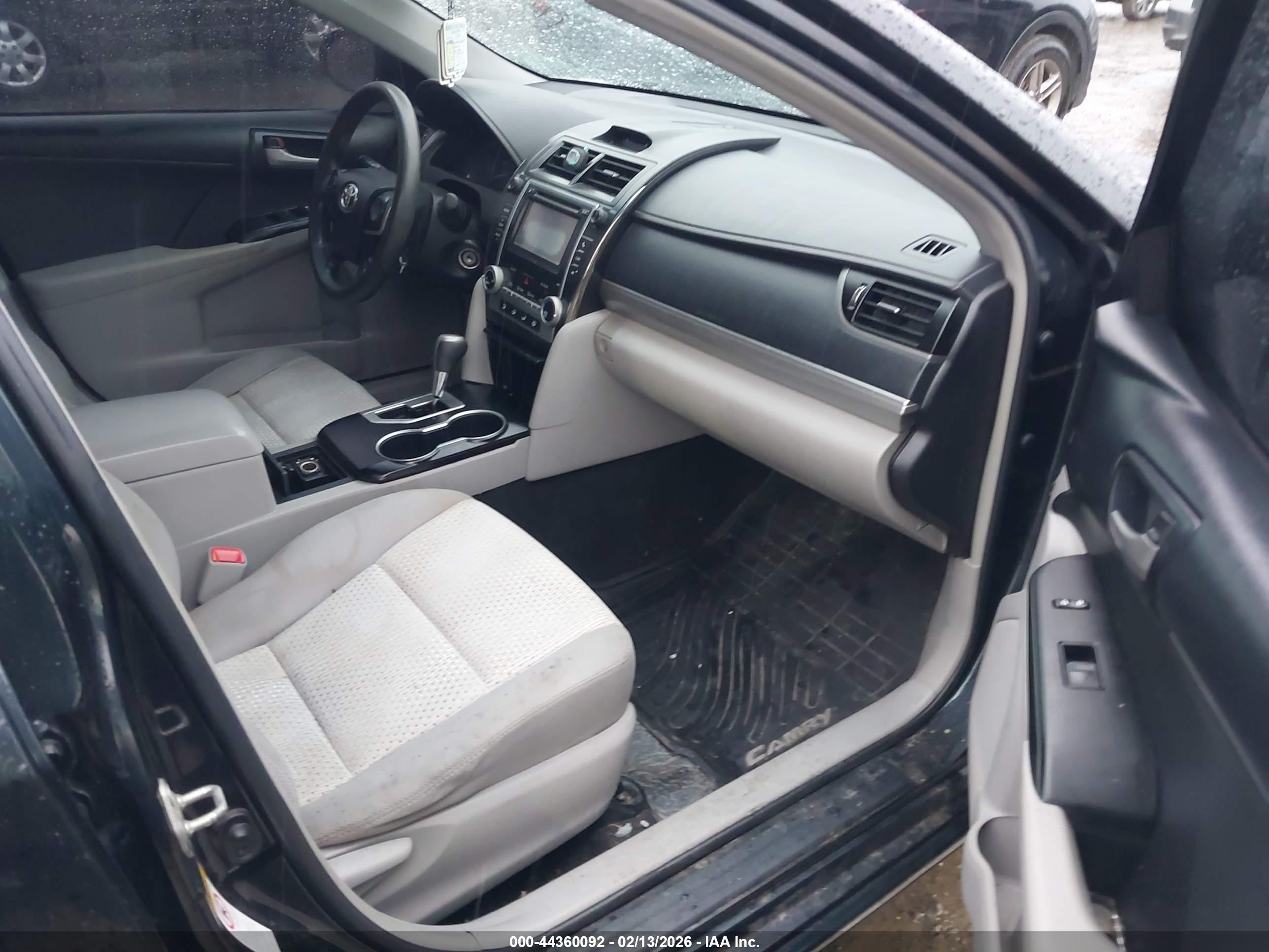 TOYOTA CAMRY image 5