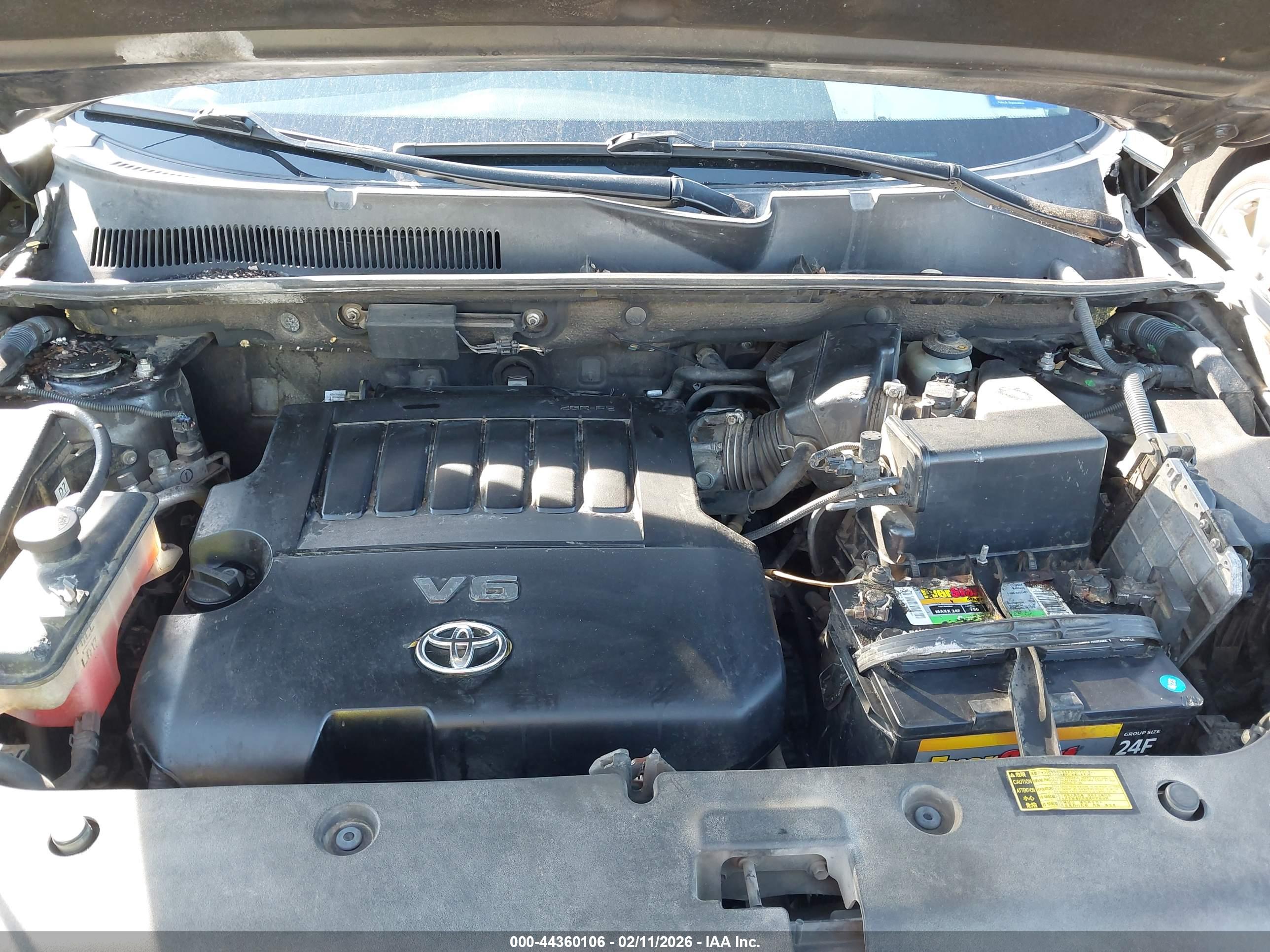 TOYOTA RAV4 image 10