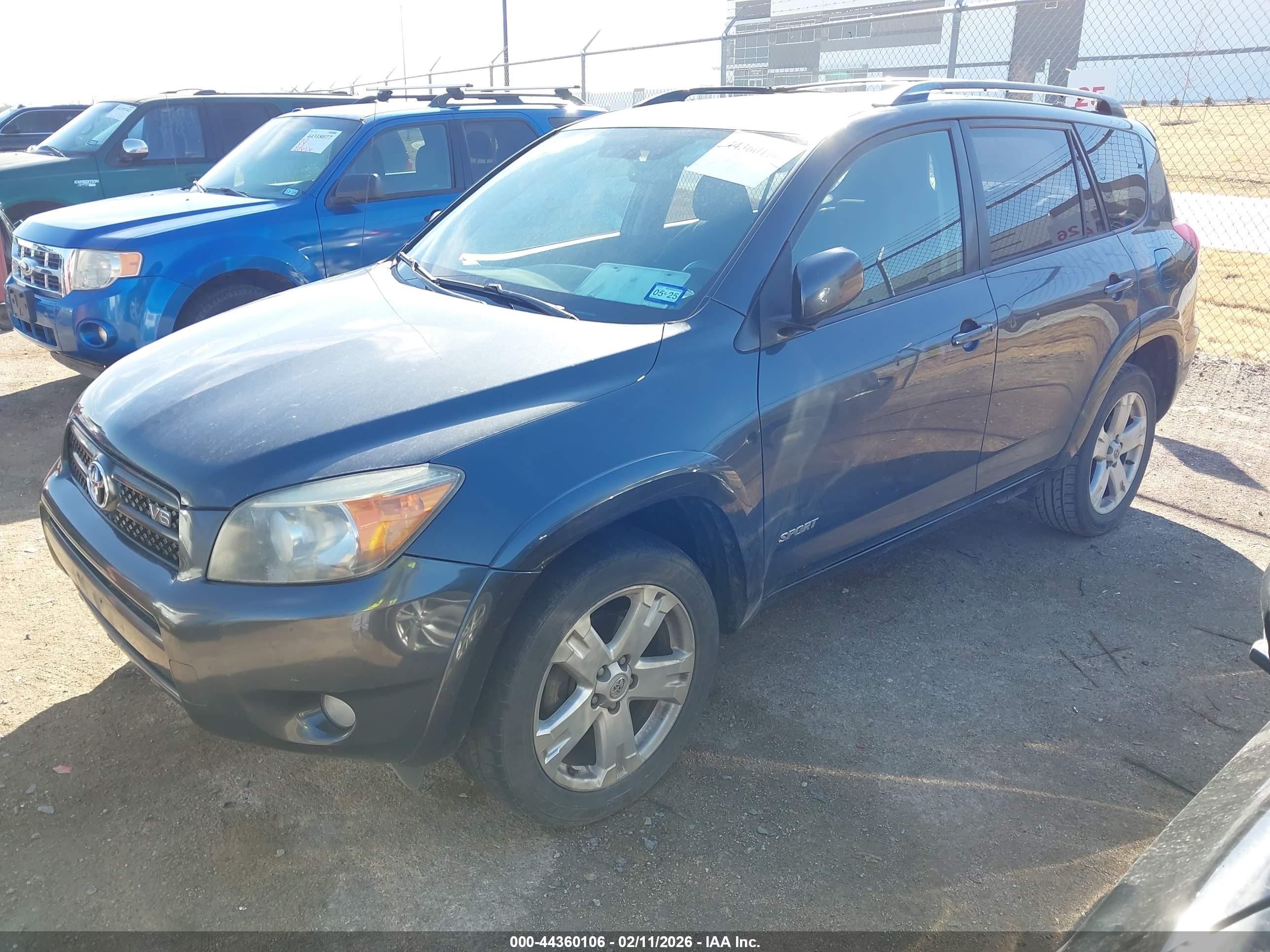 TOYOTA RAV4 image 2