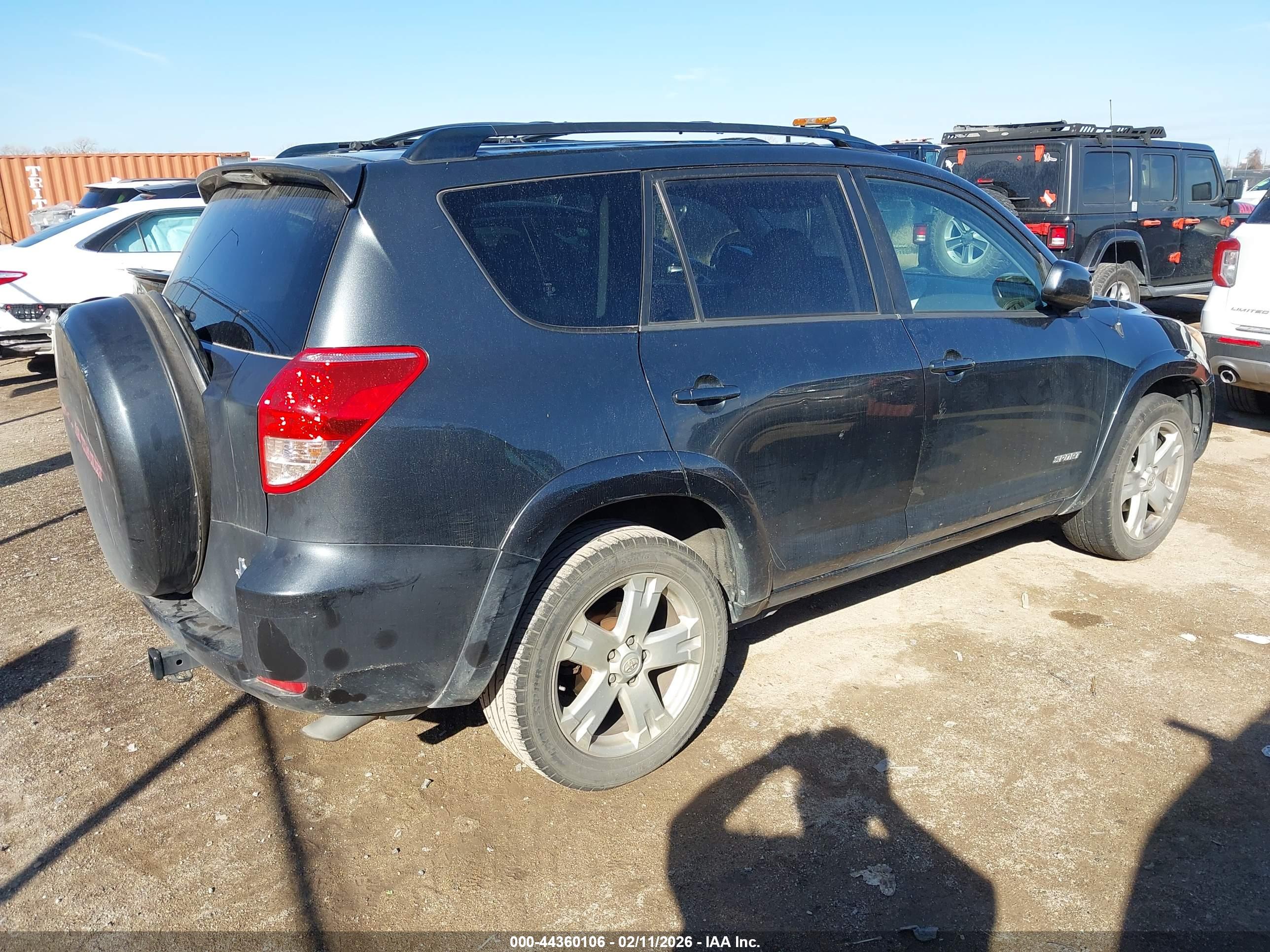 TOYOTA RAV4 image 4
