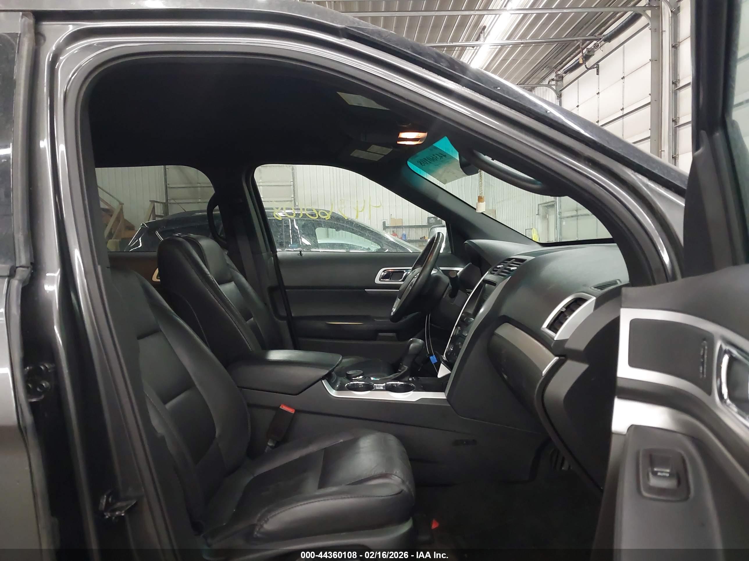 FORD EXPLORER image 5