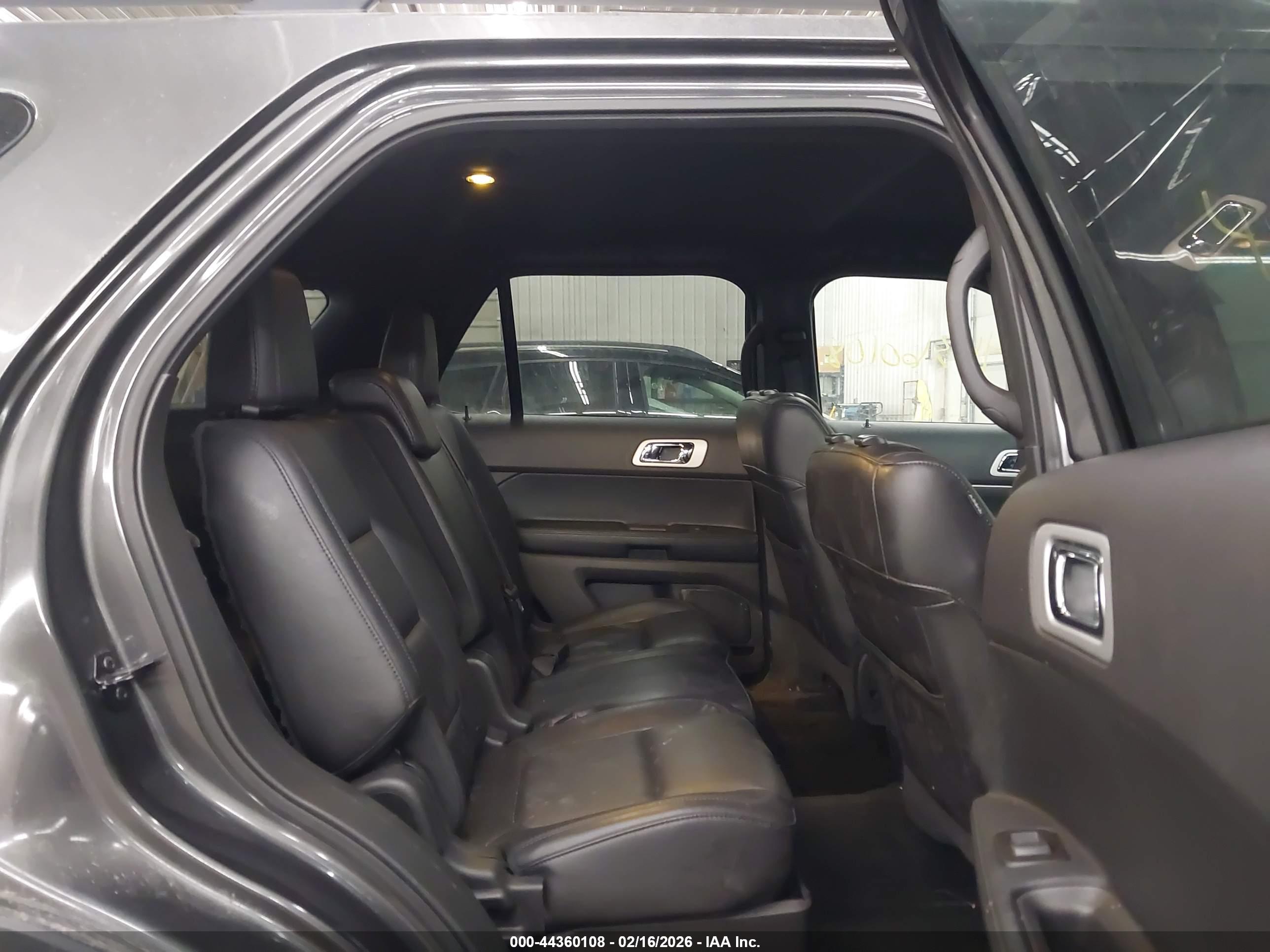FORD EXPLORER image 8