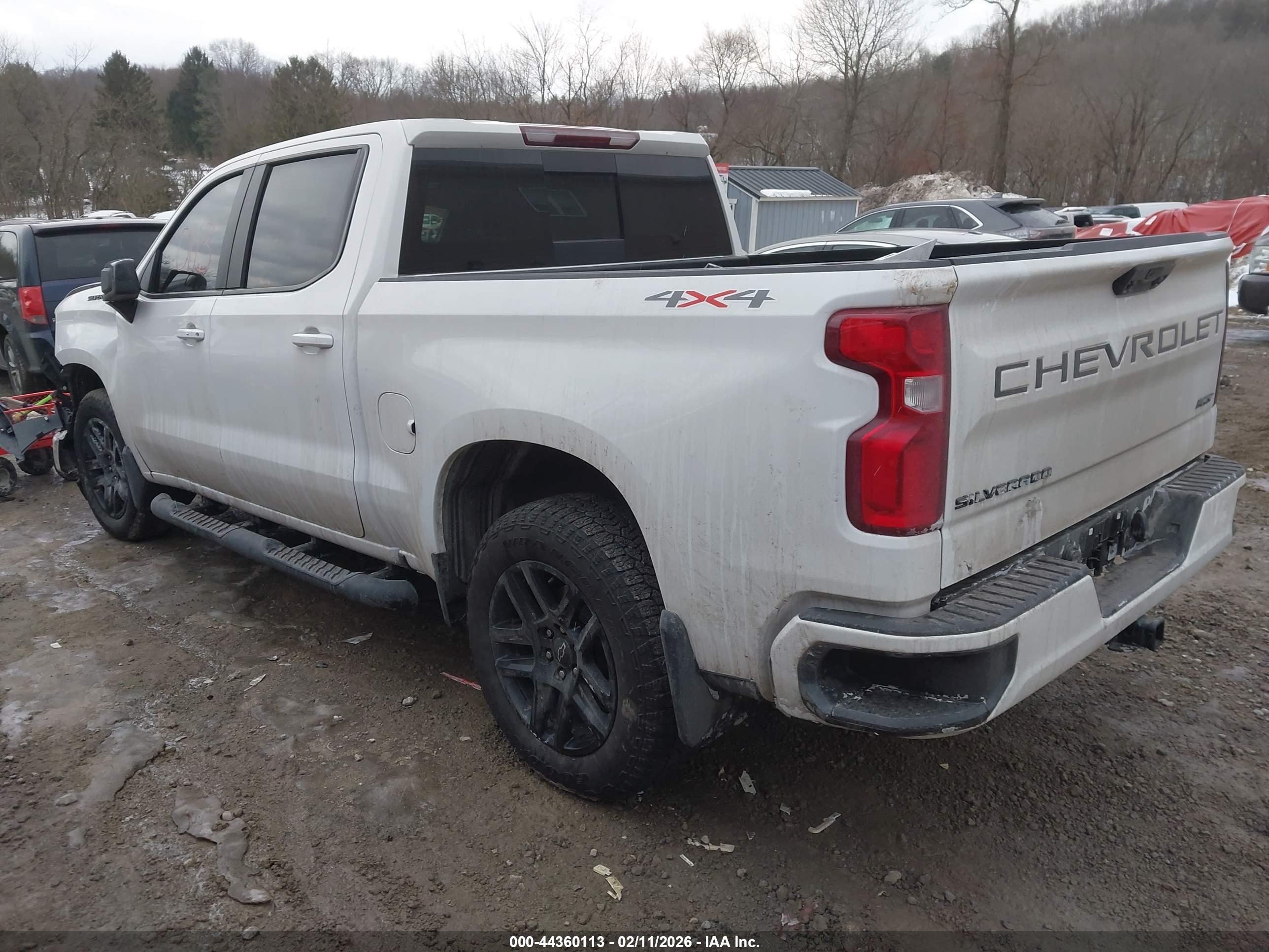 CHEVROLET SILVERADO image 3