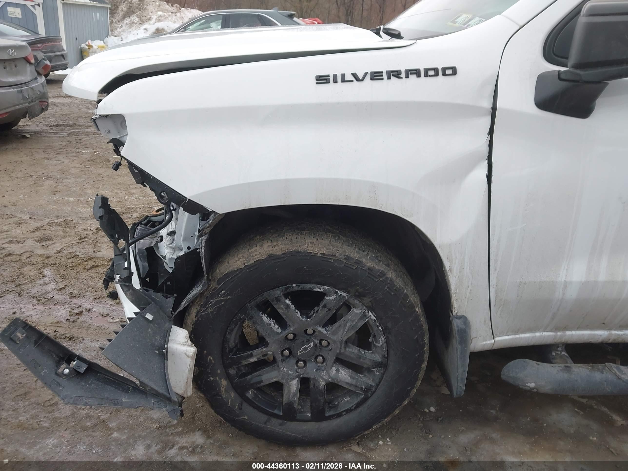 CHEVROLET SILVERADO image 6