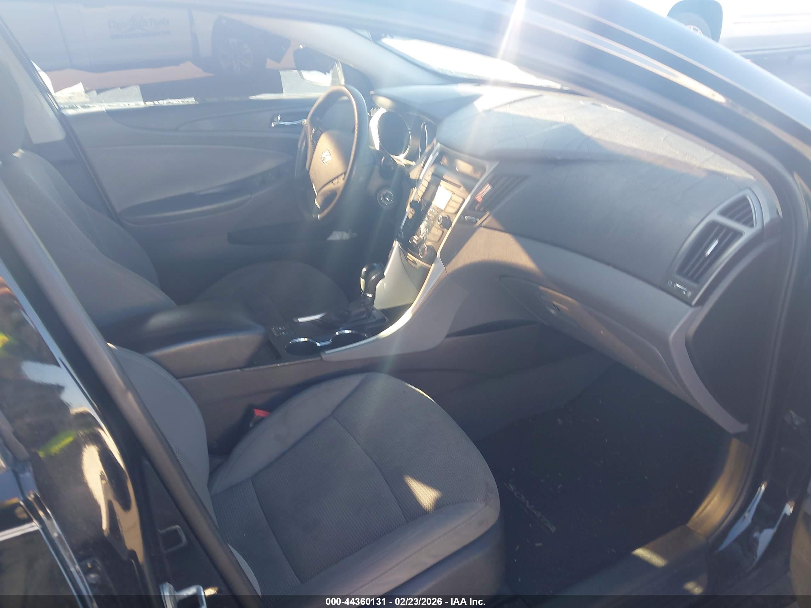HYUNDAI SONATA image 5