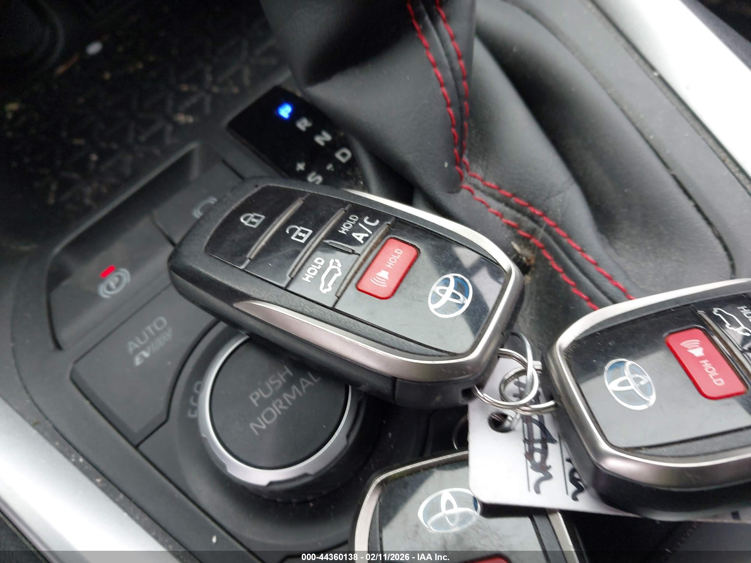 TOYOTA RAV4 image 11